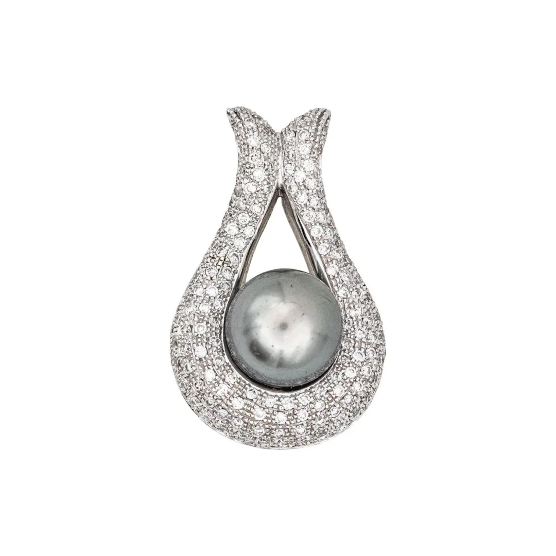 White gold, pearl and diamond pendant