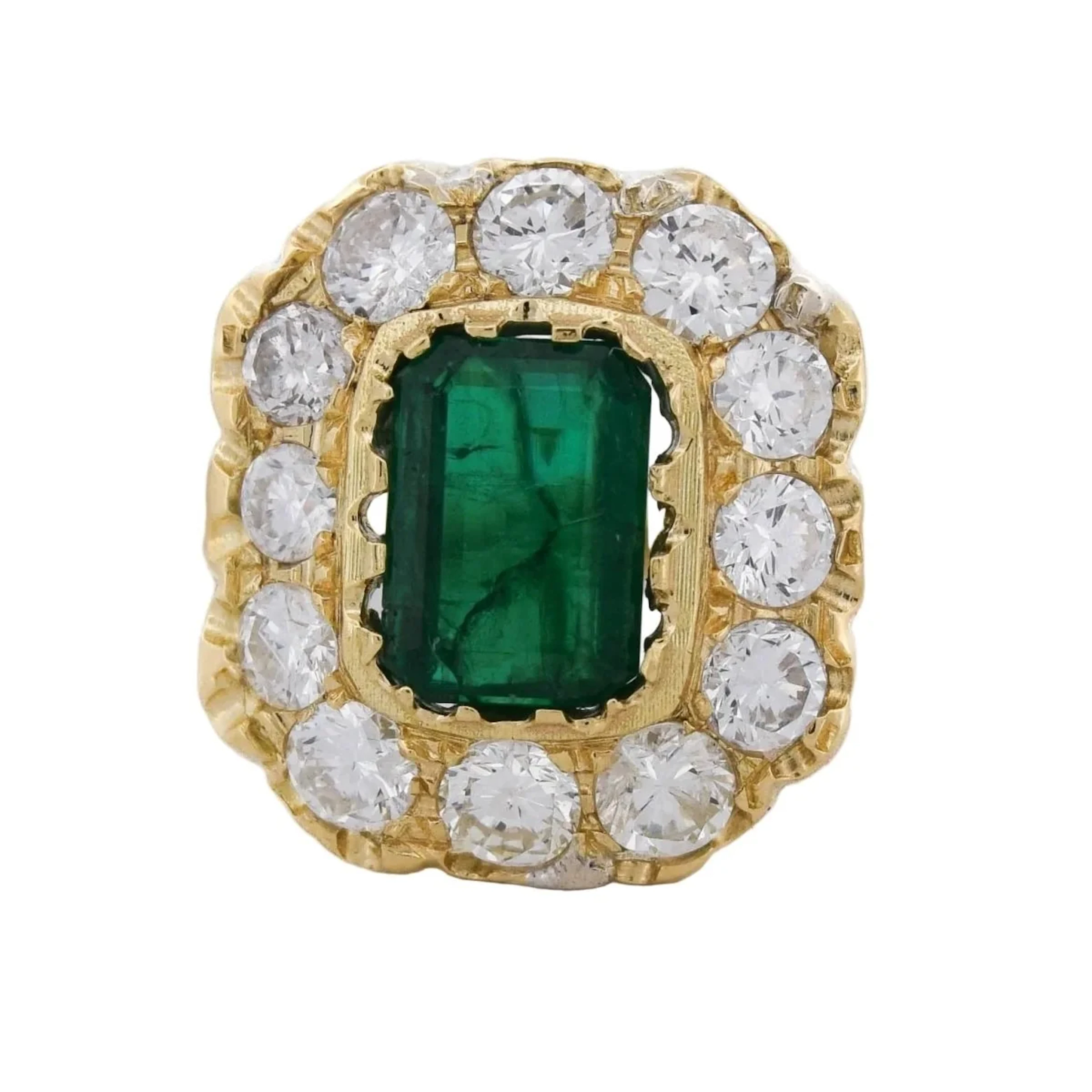 Entourage Ring in yellow gold, emerald and diamonds