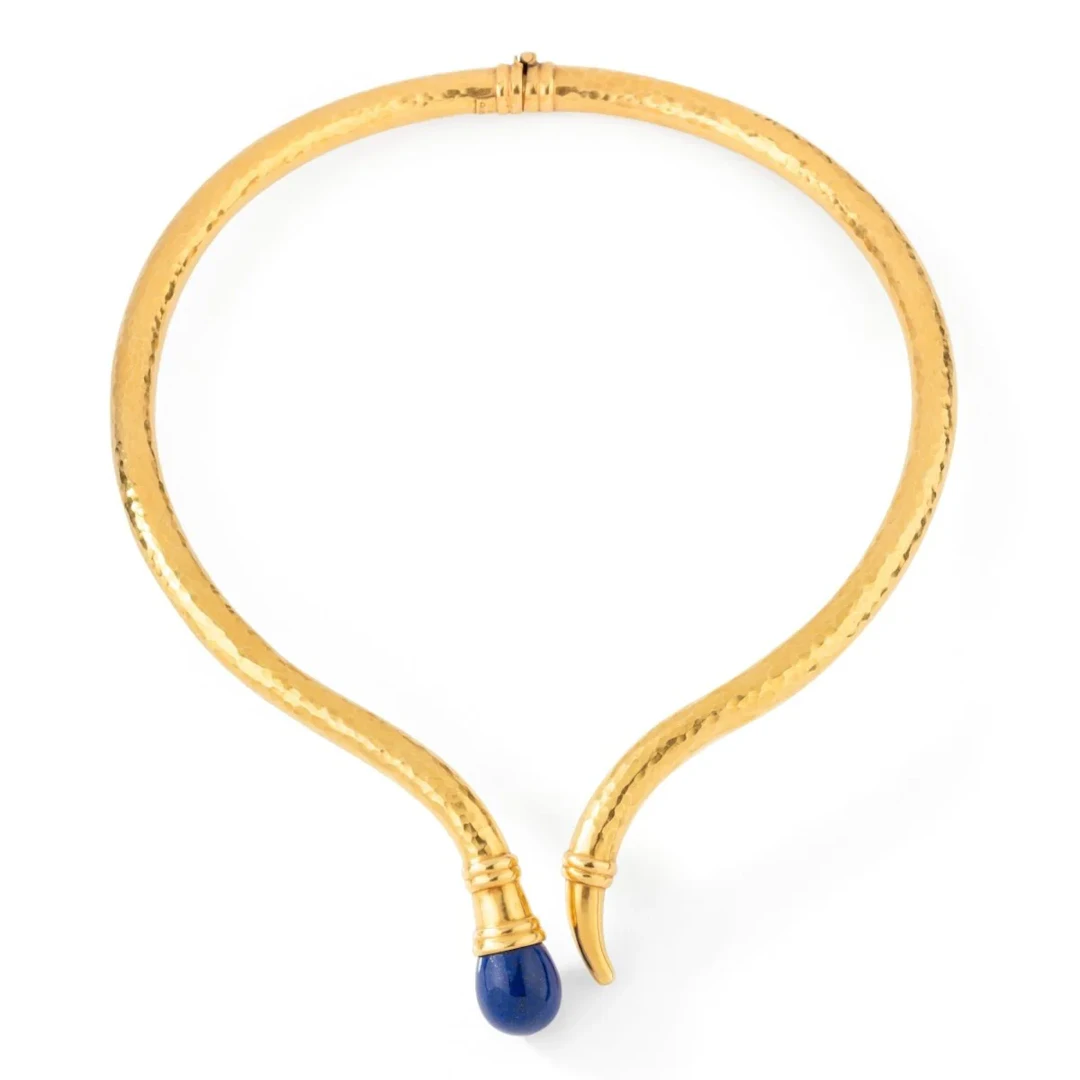 LALAOUNIS torque necklace in yellow gold and lapis lazuli