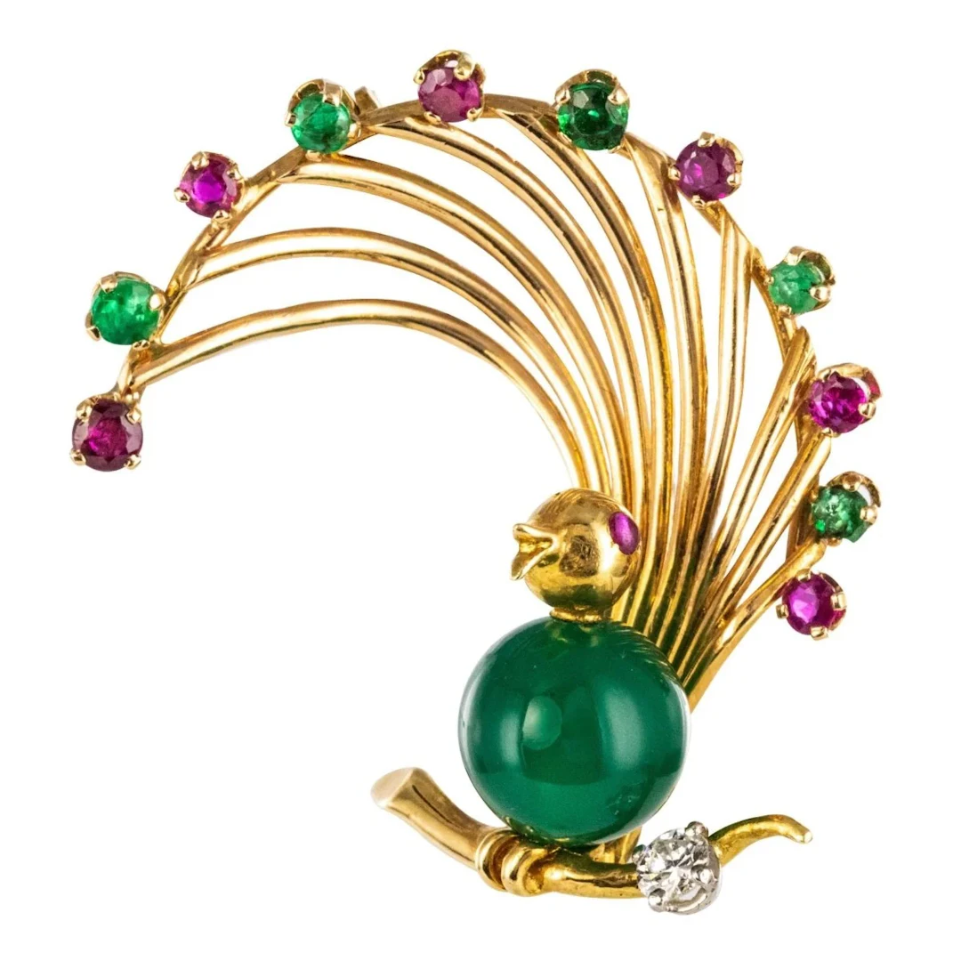 Brooch made of yellow gold, rubies, chrysoprase, emeralds, and diamonds