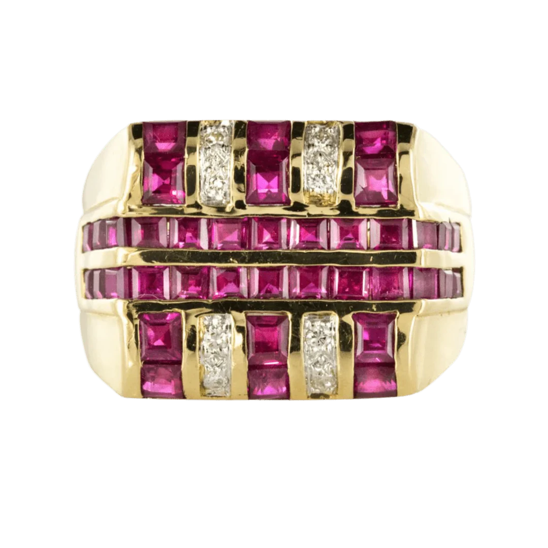 Signet ring in yellow gold, rubies and diamonds