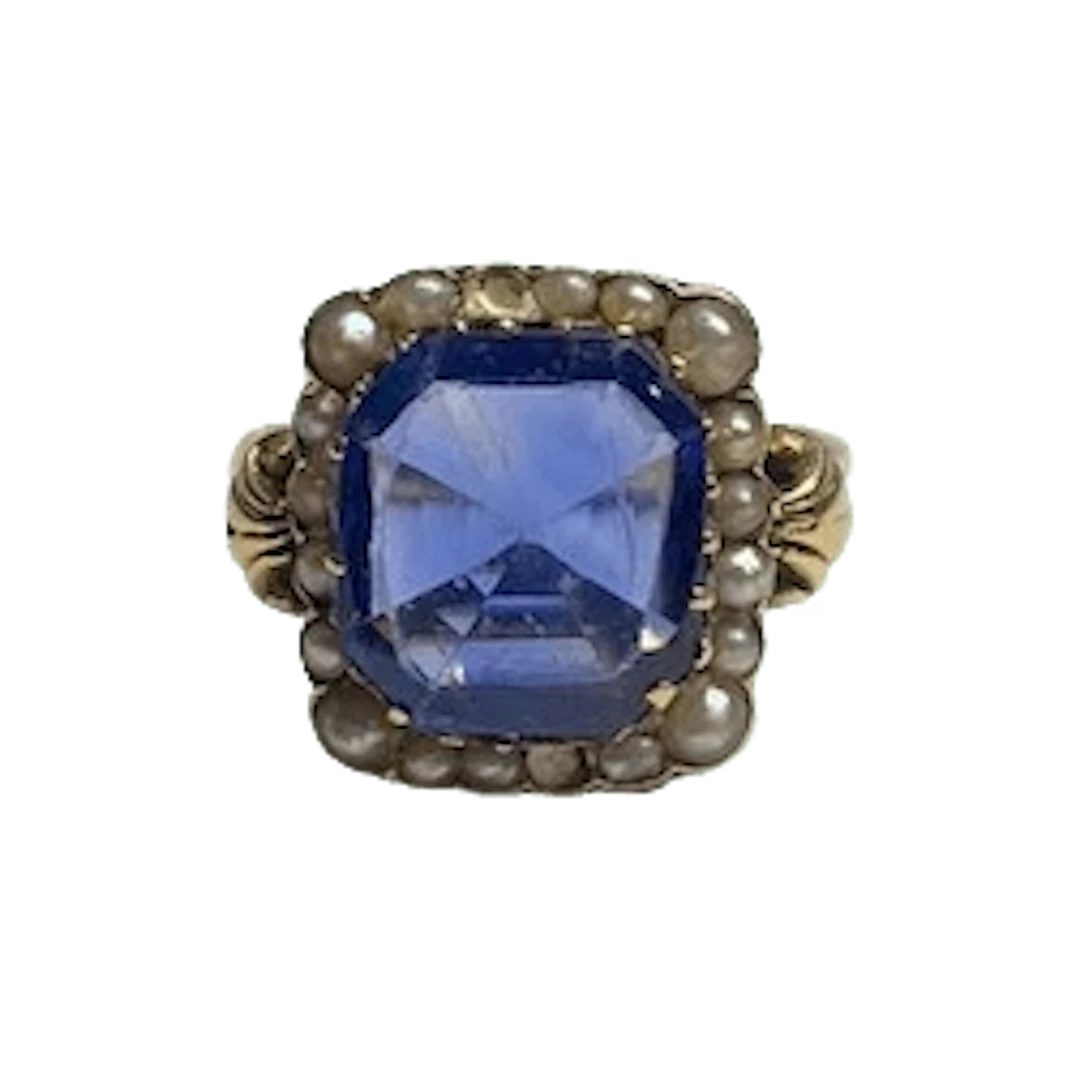 "Entourage" Ring in Yellow Gold, Sapphire, and Pearls