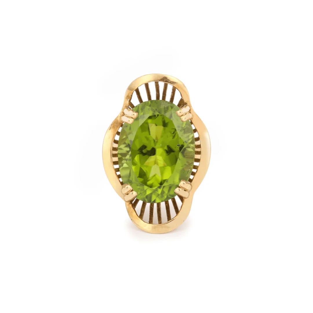 Cocktail ring in yellow gold and peridot