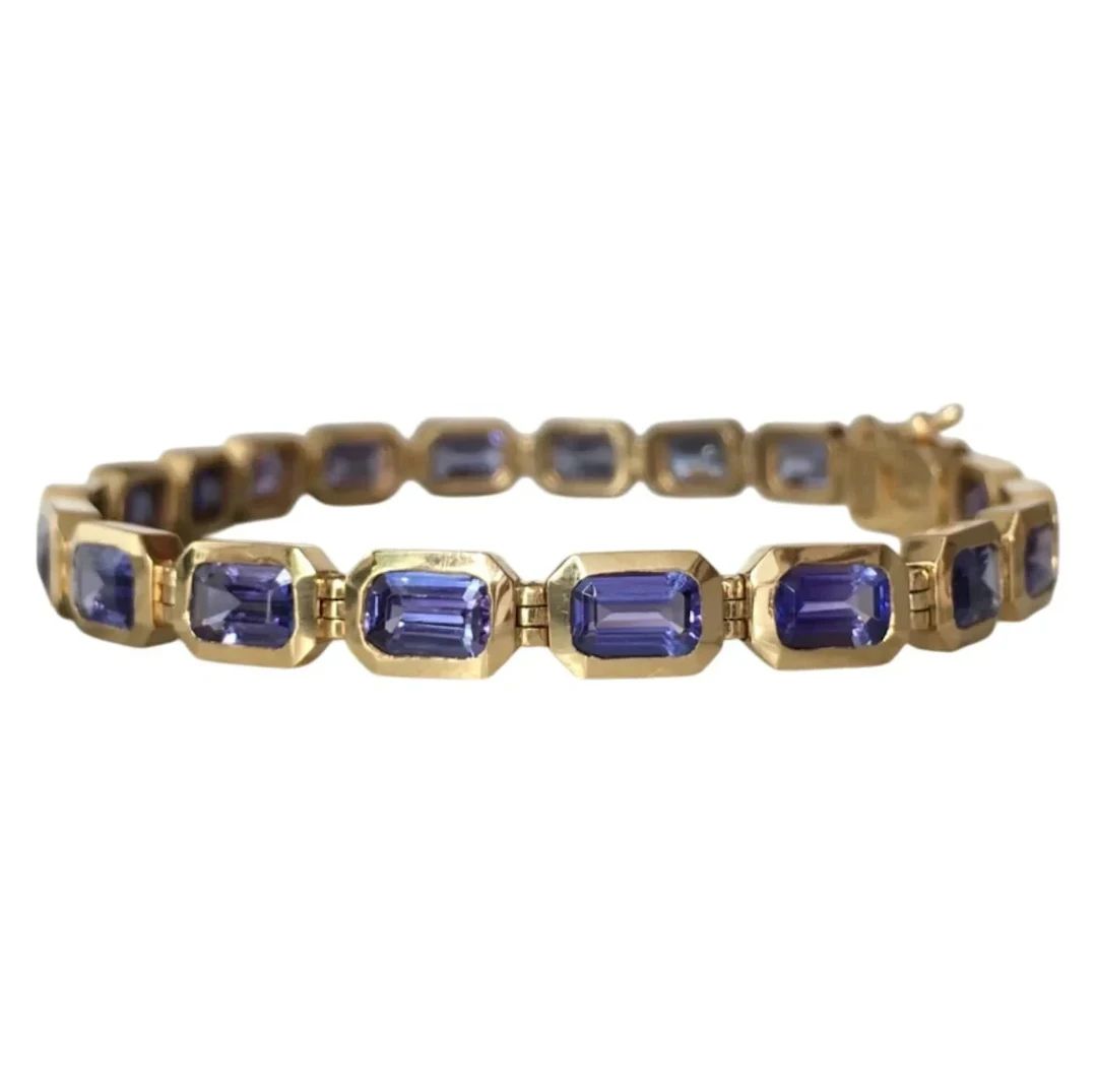 "Ligne" Bracelet in Yellow Gold and Tanzanites