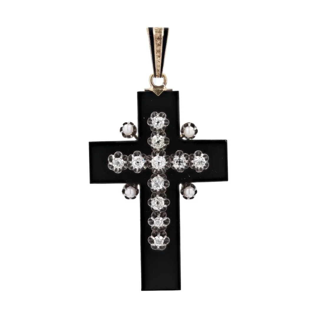 Pendant in yellow gold, silver, onyx, pearls and diamonds