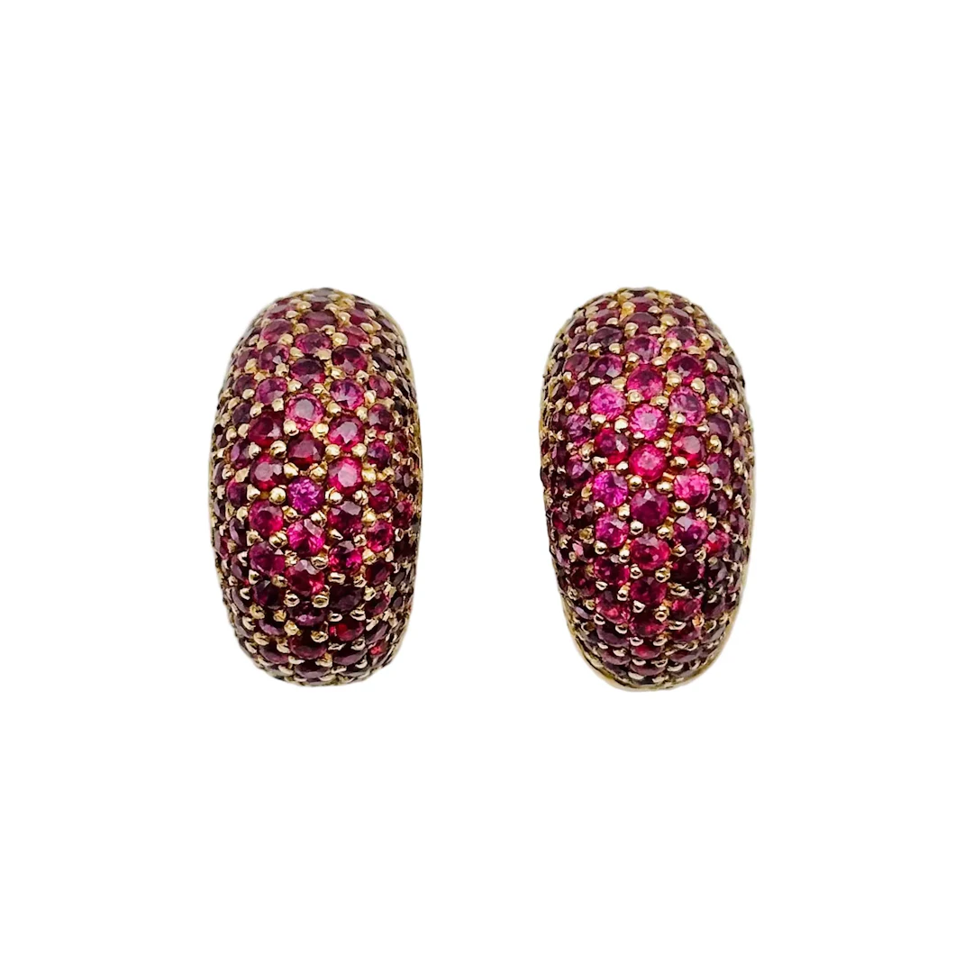 Domed earrings in yellow gold and rubies