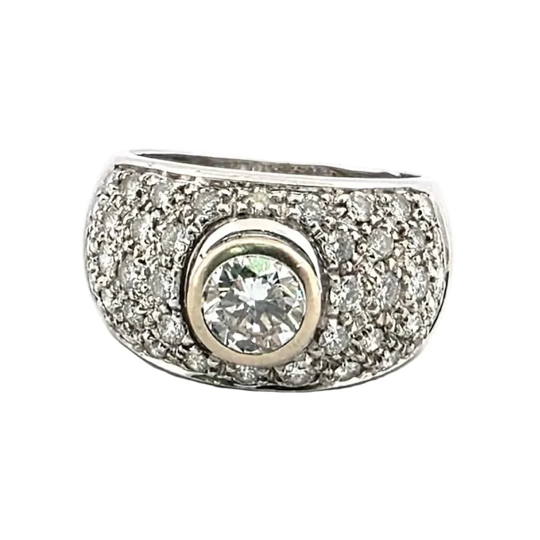 Ring Paved in white gold and diamonds.
