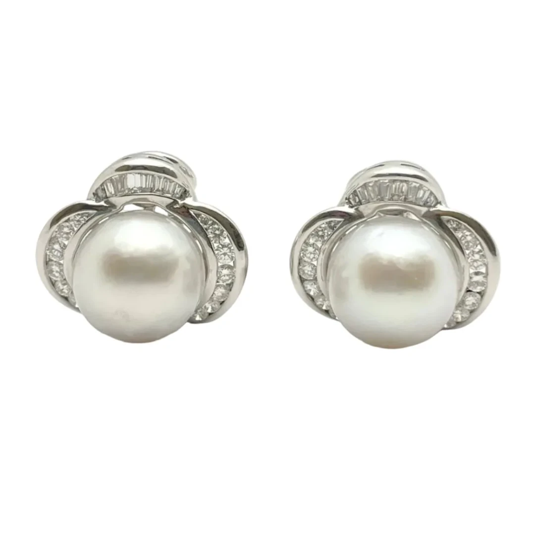 Earrings Clips in white gold, pearls and diamonds