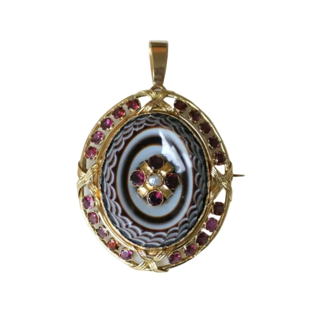 Yellow gold pendant, agate, garnets and pearl