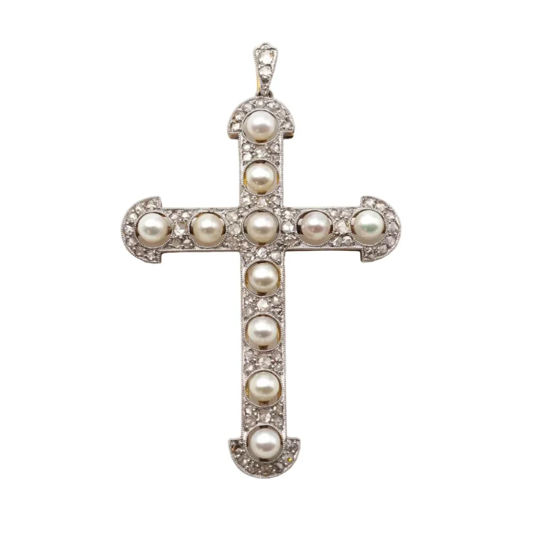 Pendant made of yellow gold, platinum, pearls, and diamonds