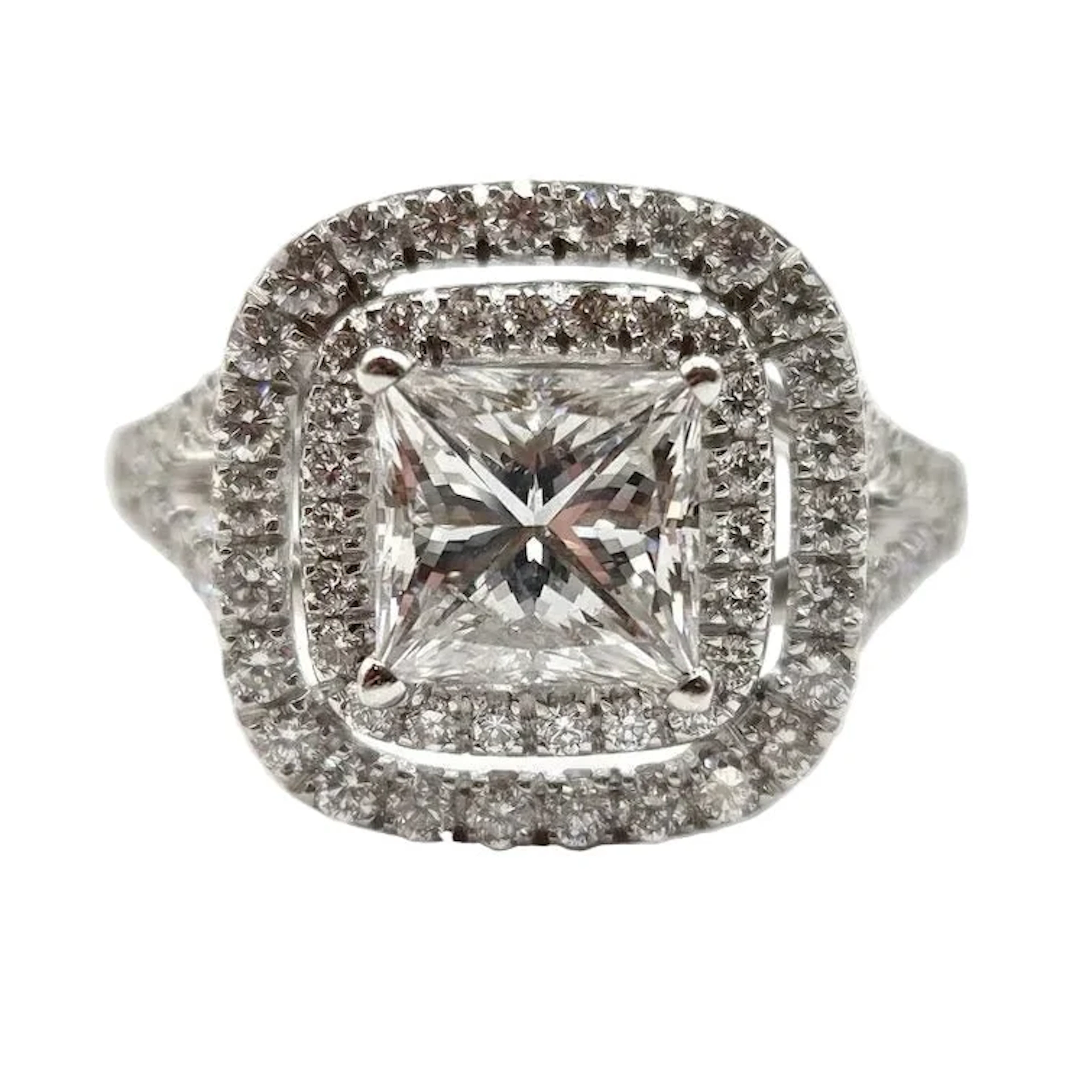 Entourage Ring in White Gold and Diamonds