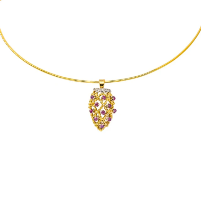 Collier Pendentif en or blanc, or jaune, rubis et diamants