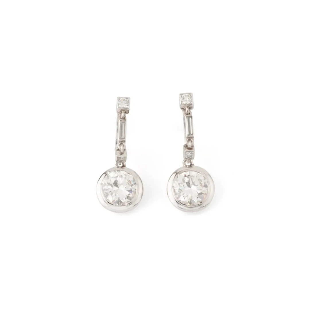Pendant earrings in platinum and diamonds