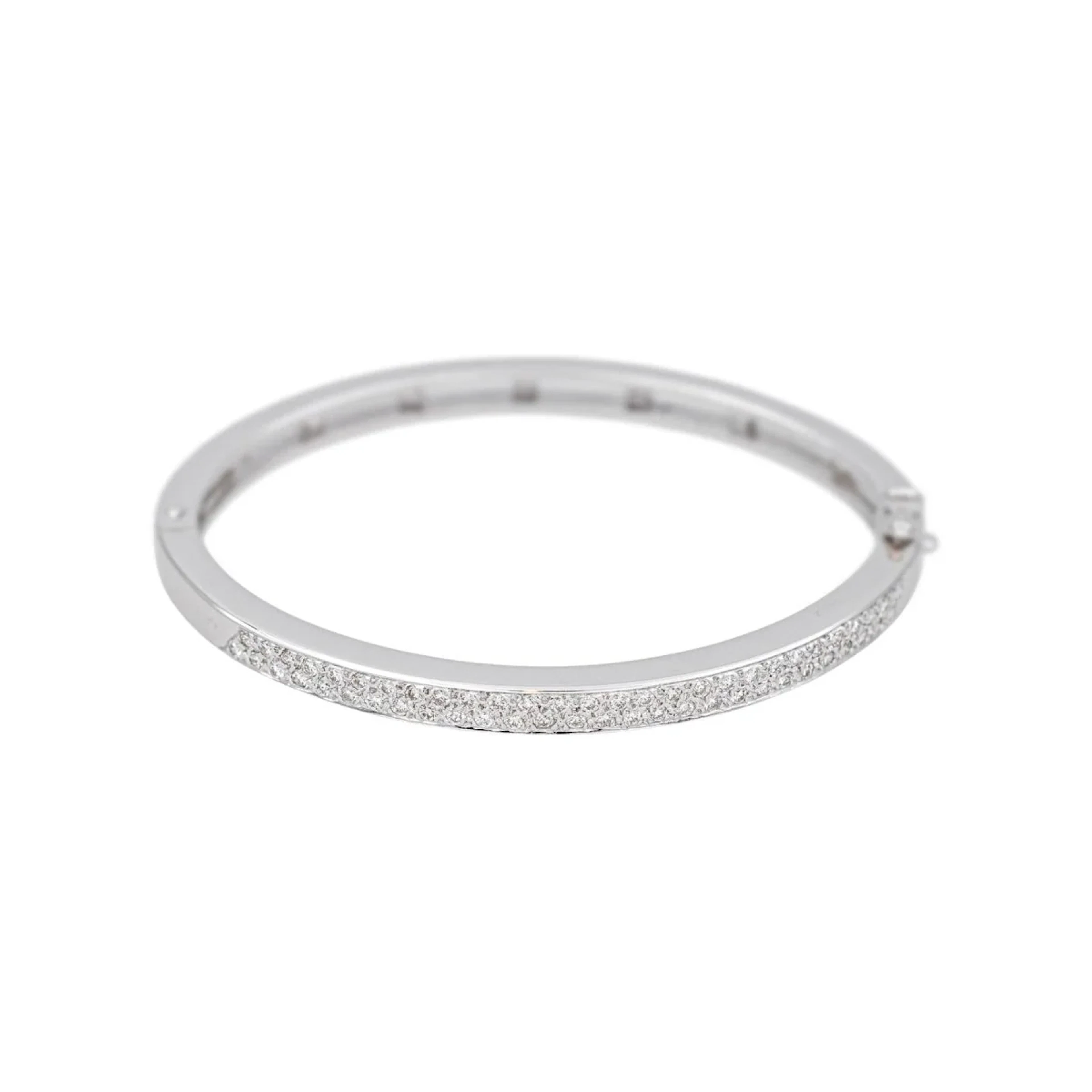 Bangle bracelet in white gold and diamonds
