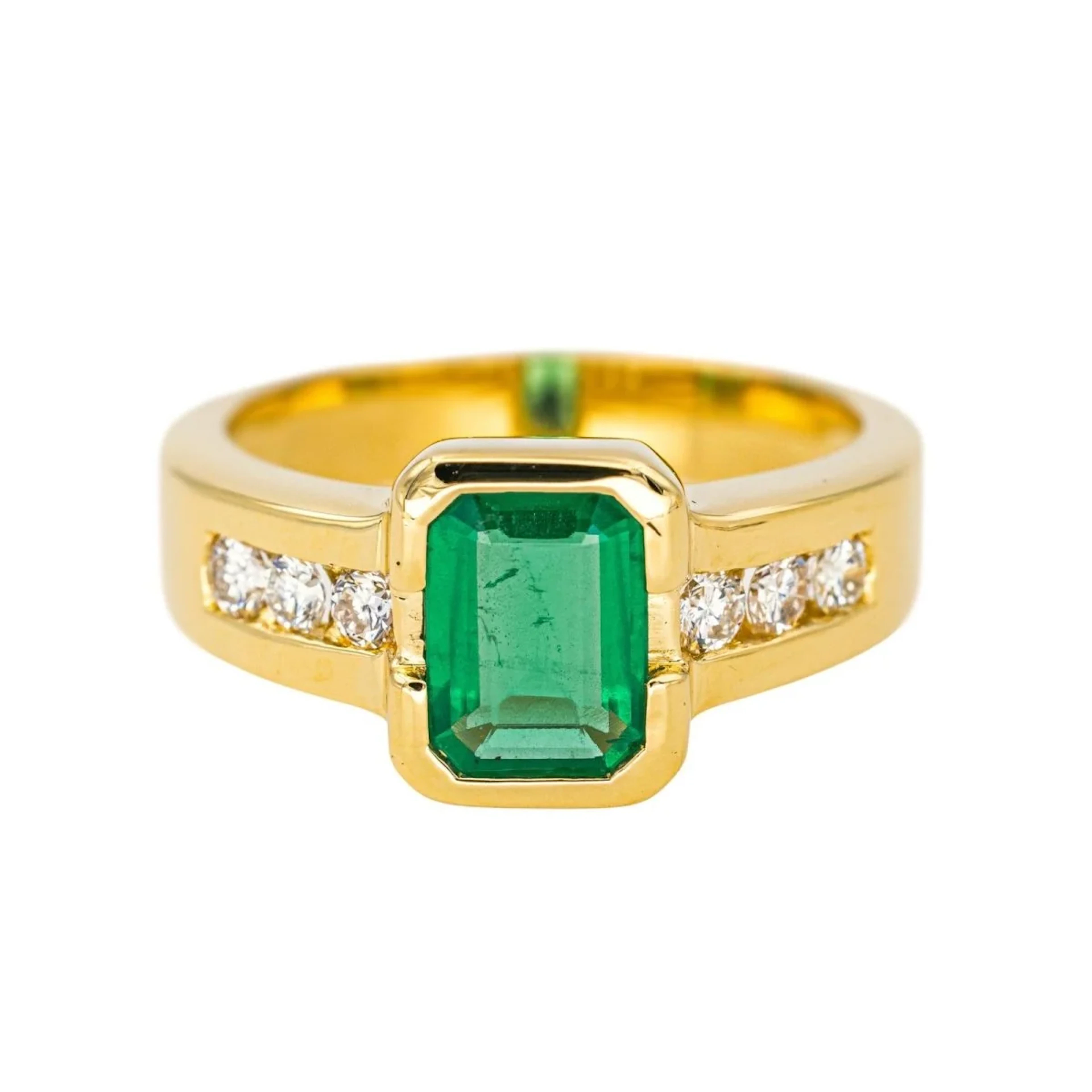 Solitaire ring in yellow gold, emerald and diamonds