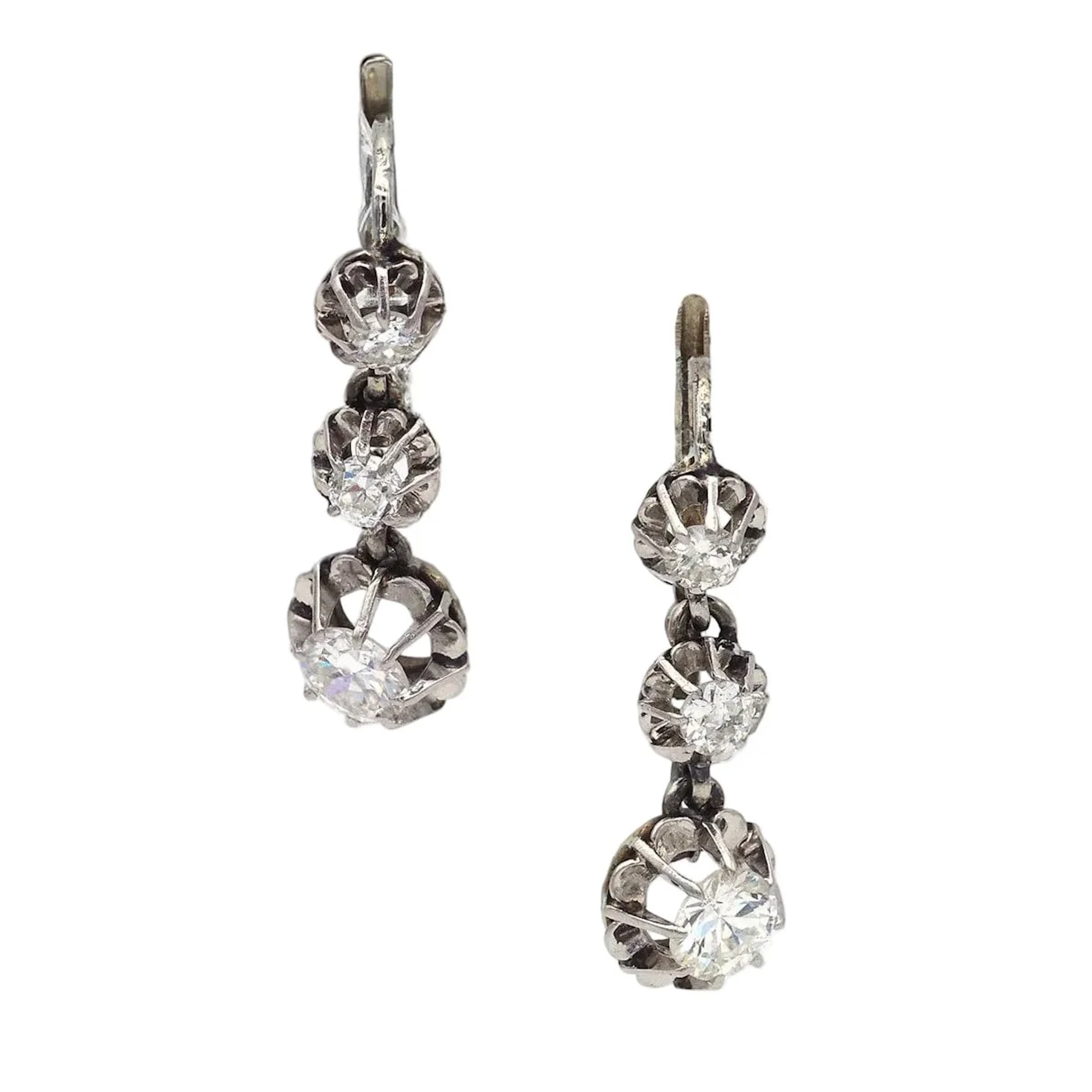 Boucles d'oreilles Dormeuses en or blanc, platine et diamants