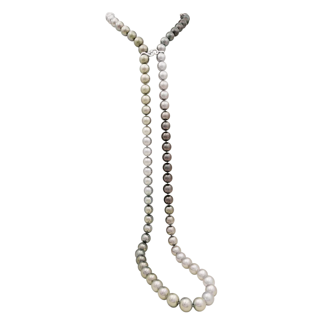 Collier Sautoir en or blanc, perles et diamants