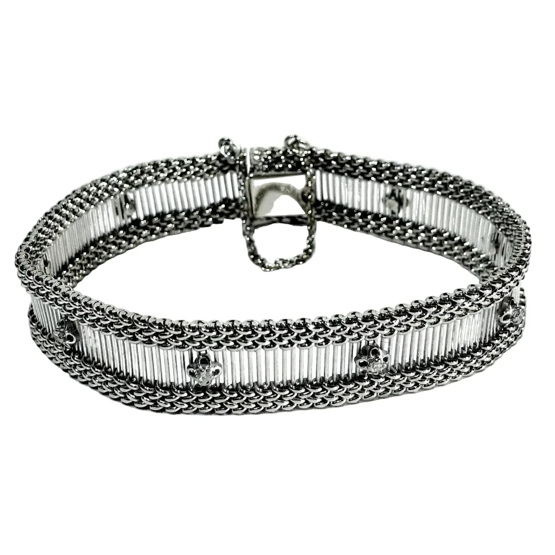 Bracelet in white gold and diamonds.