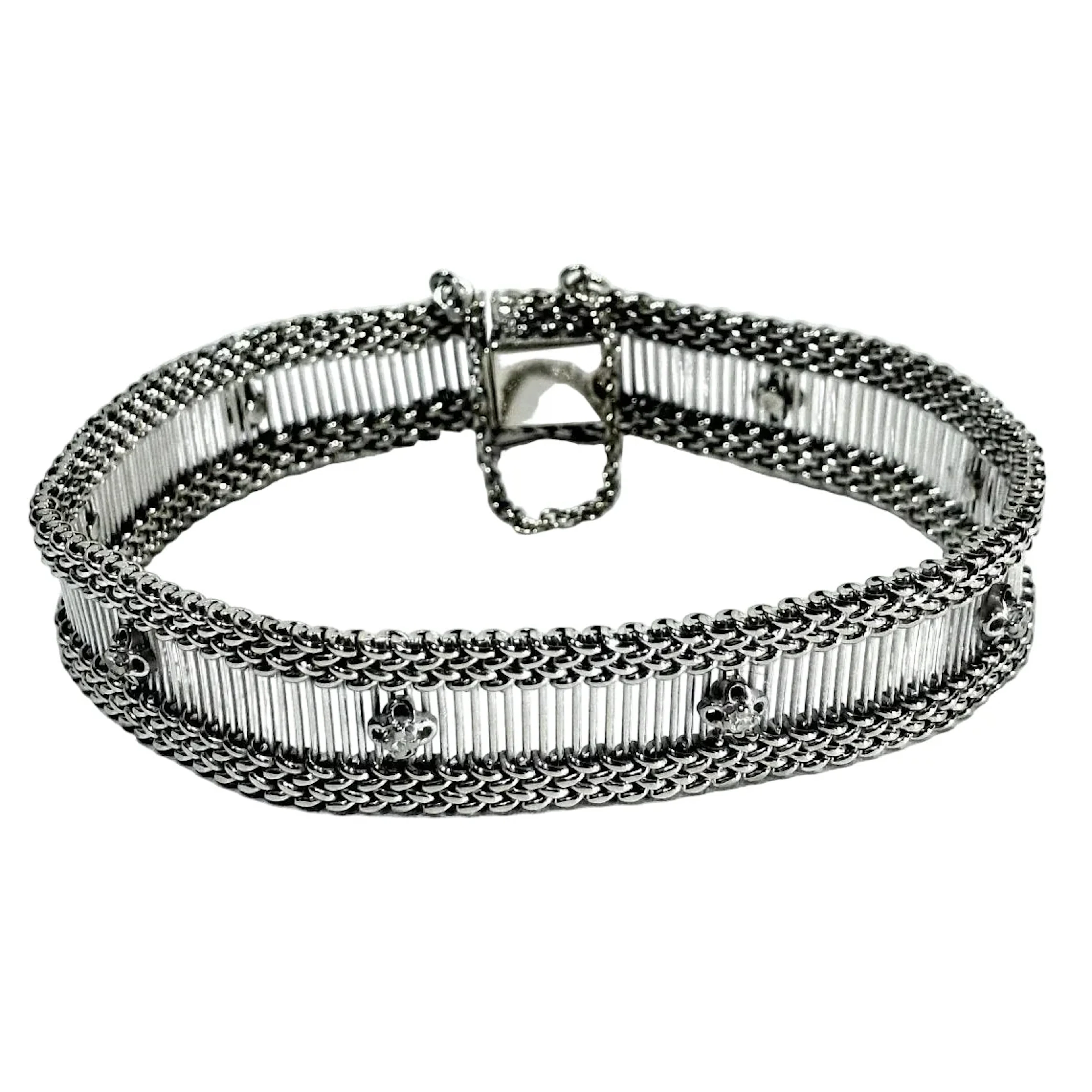 Bracelet in white gold and diamonds.