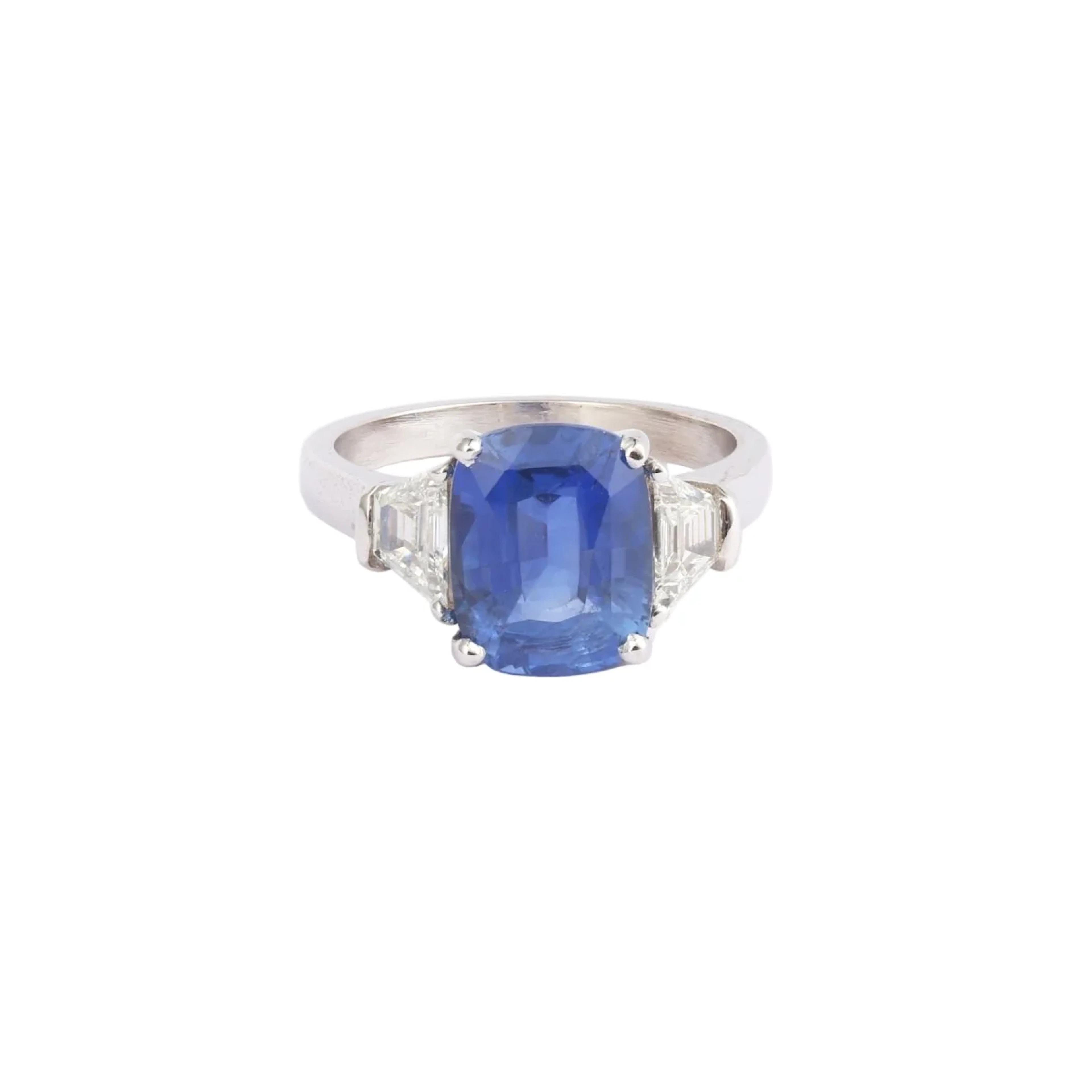 Ring Unheated Cushion Sapphire 4.15 Carats diamonds 18 Carat White