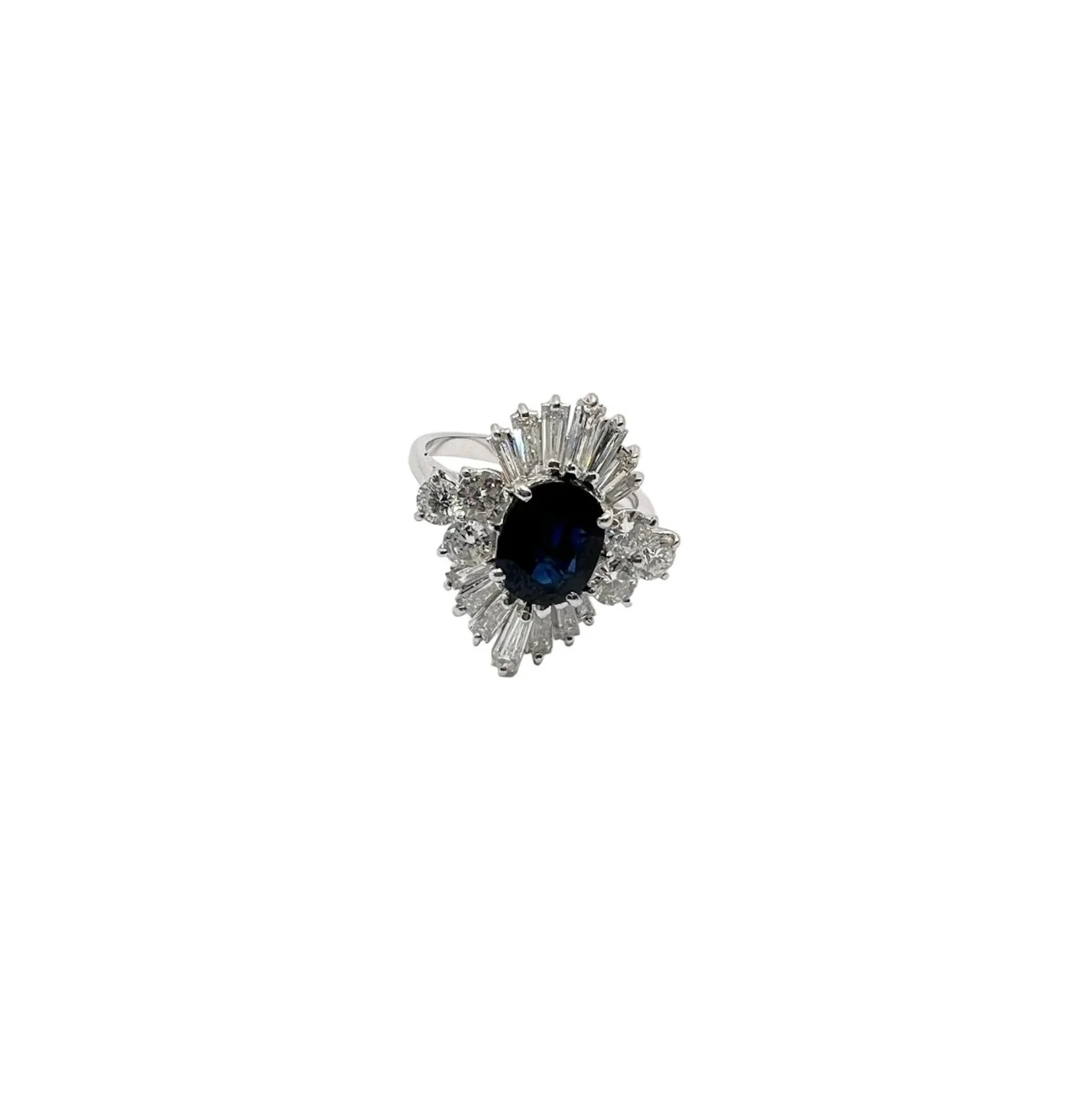 Ring in 18-carat gold with diamonds natural and sapphire