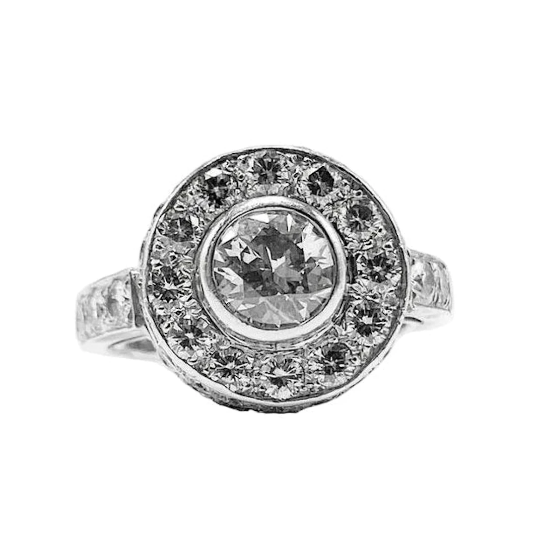 Entourage Ring in White Gold and Diamonds