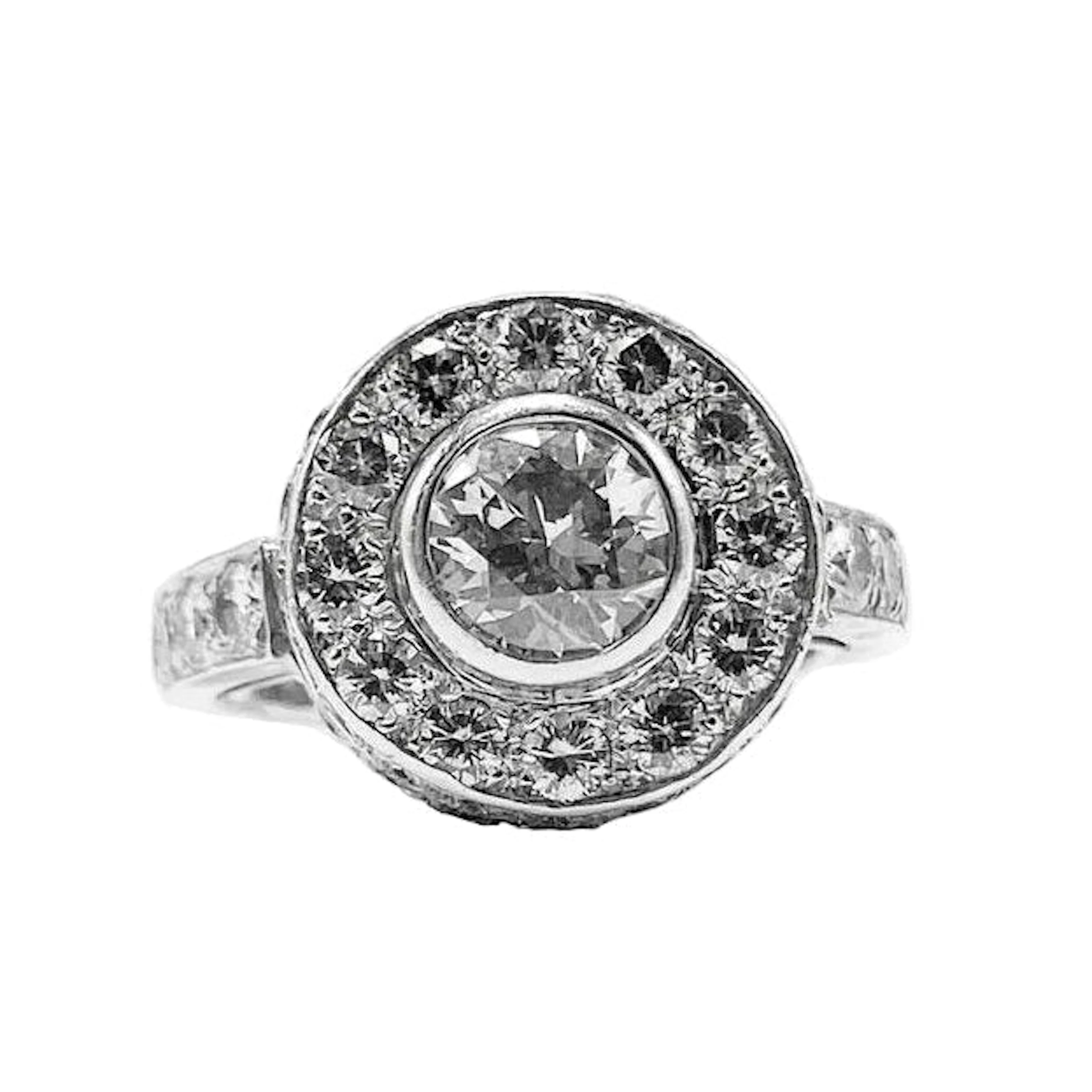 Entourage Ring in White Gold and Diamonds