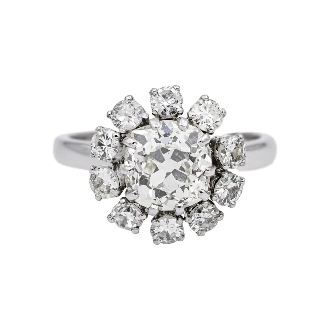 Marguerite ring in platinum and diamonds