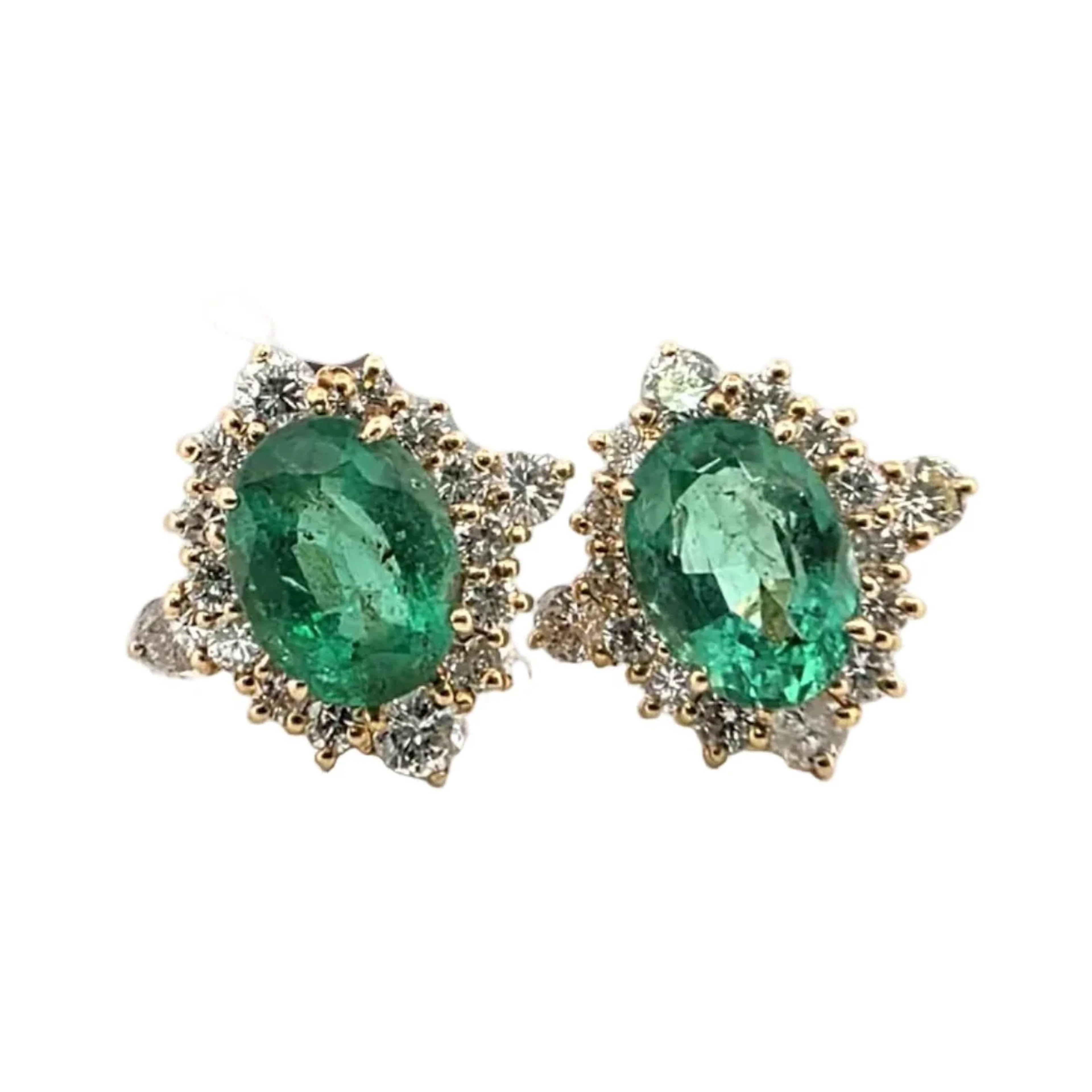Flea earrings in yellow gold, emeralds and diamonds