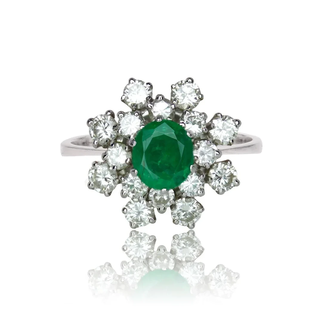 Ring Cocktail in white gold, emerald and diamonds