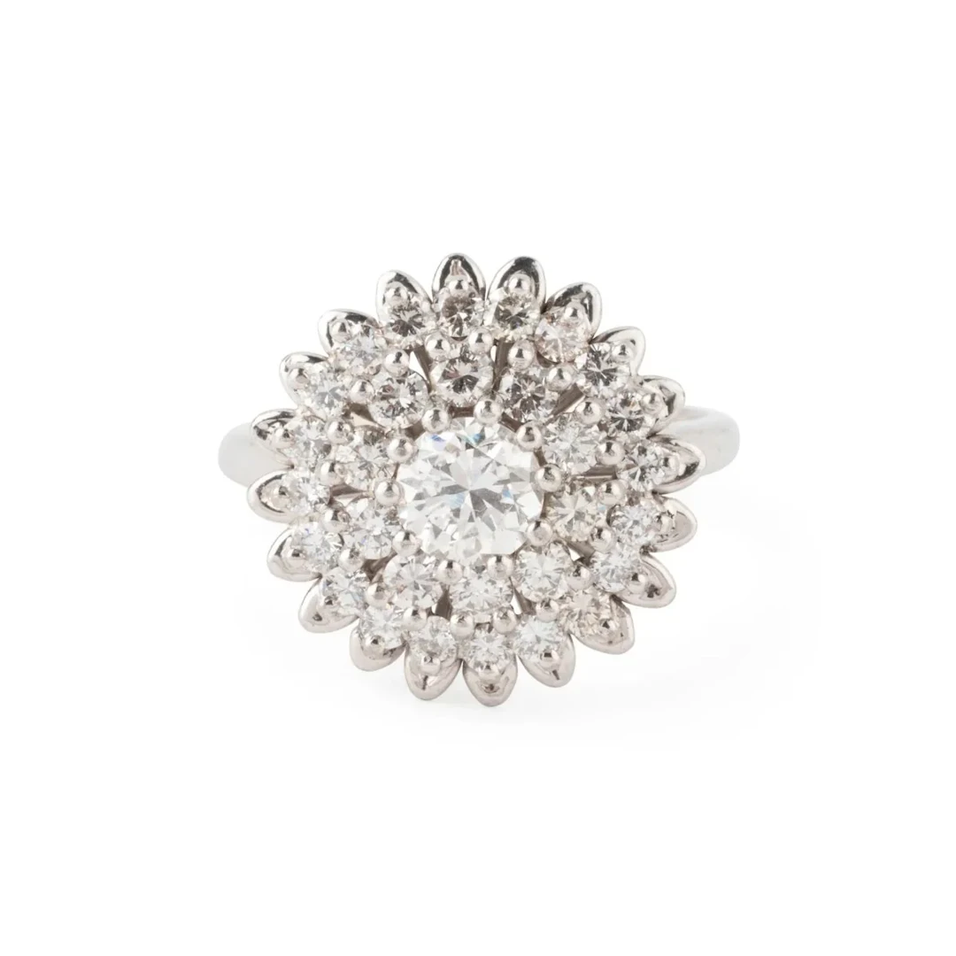 Marguerite ring in white gold and diamonds