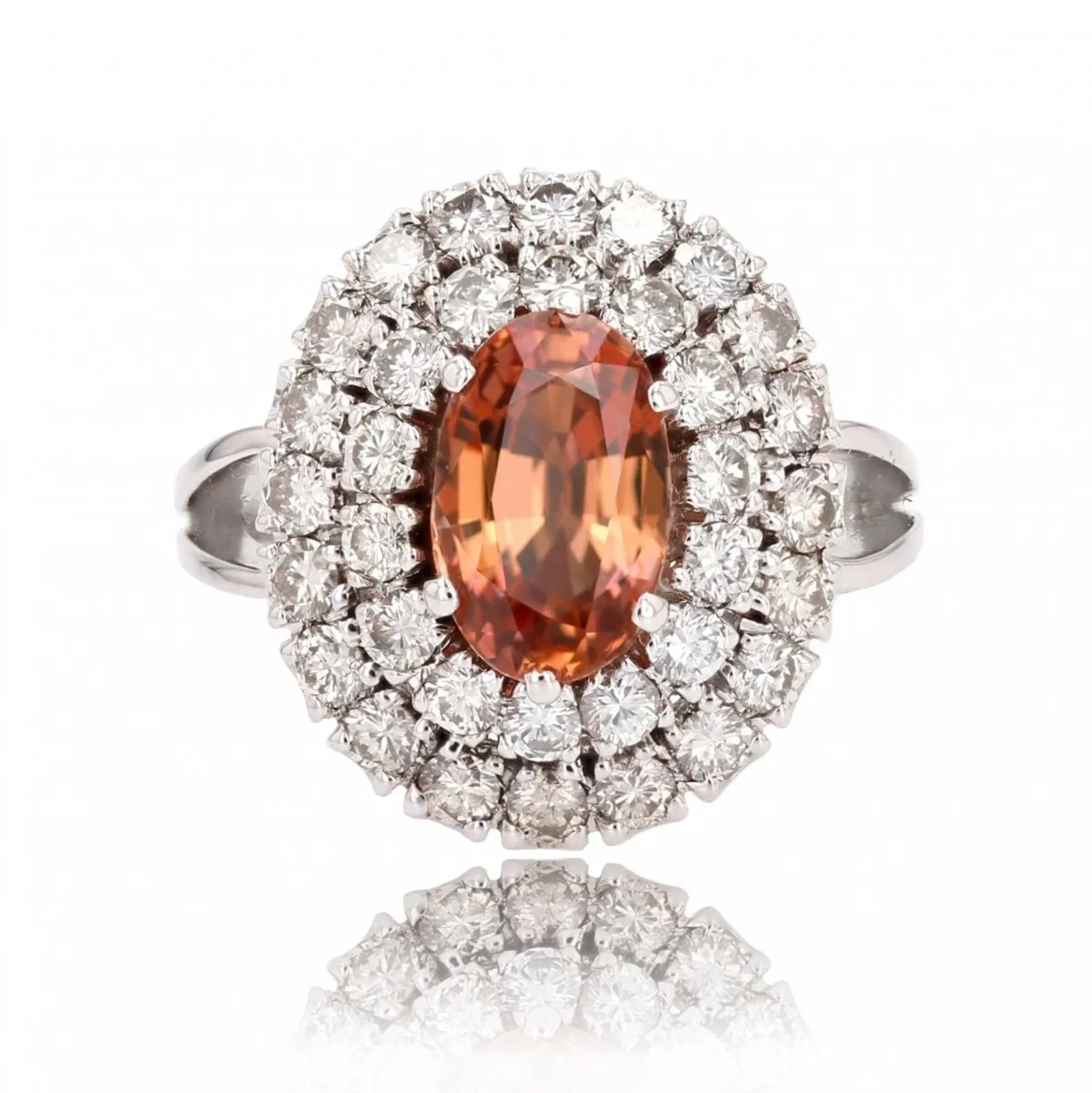 Entourage ring in white gold, garnet and diamonds