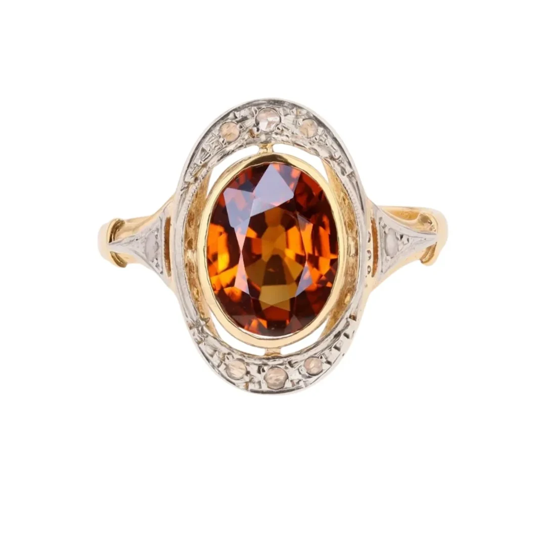 Ring in yellow gold, Platinum, Garnet, and Diamonds