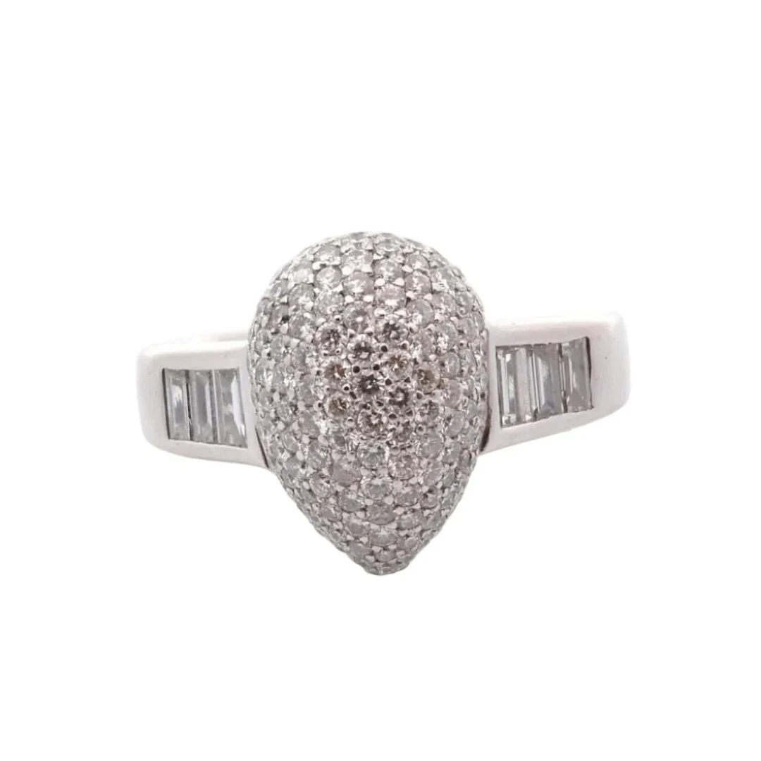 Pavée ring in white gold and diamonds