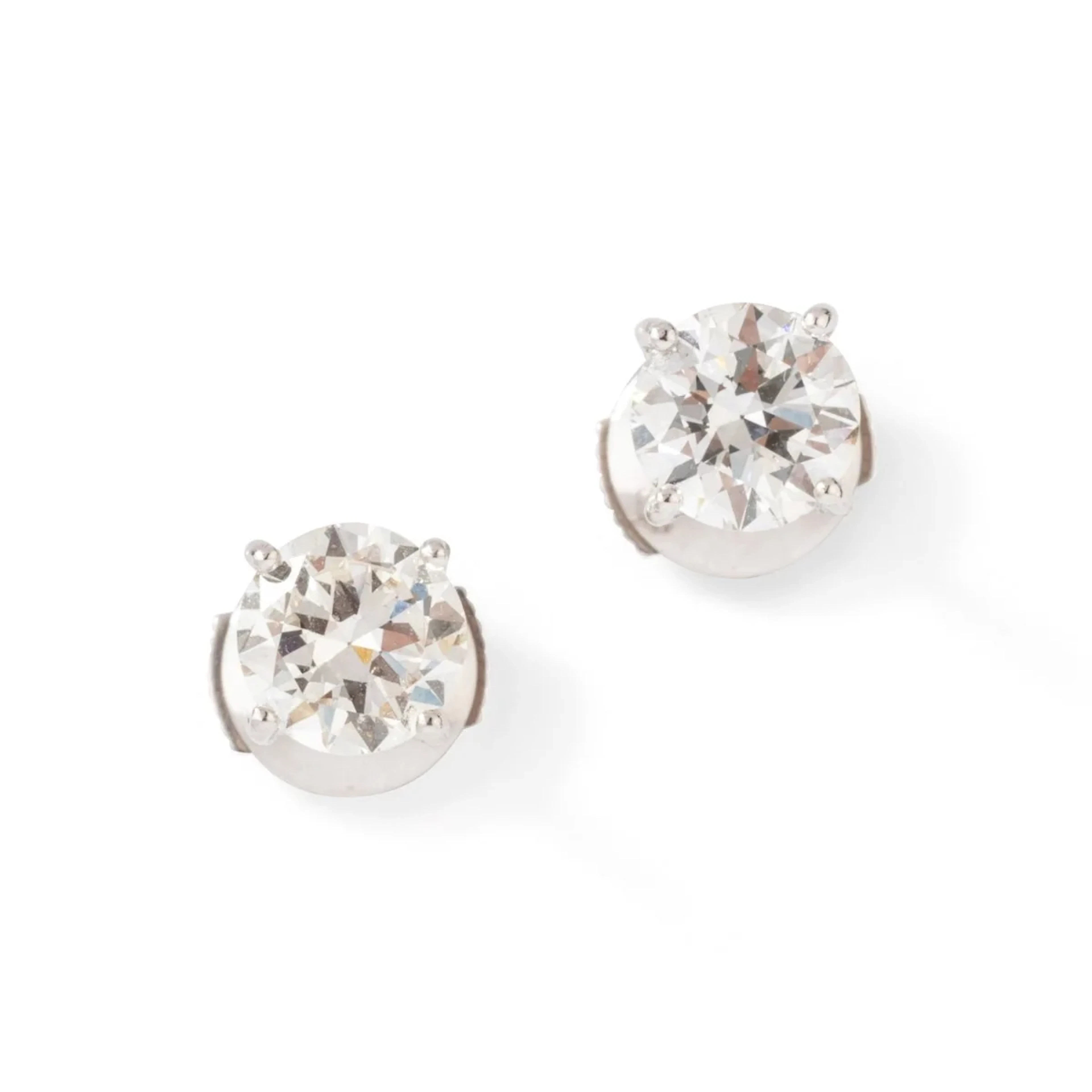 Stud earrings in white gold and diamonds