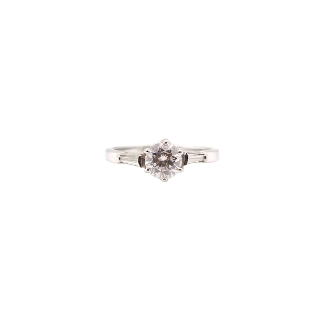 Solitaire ring in platinum and diamond