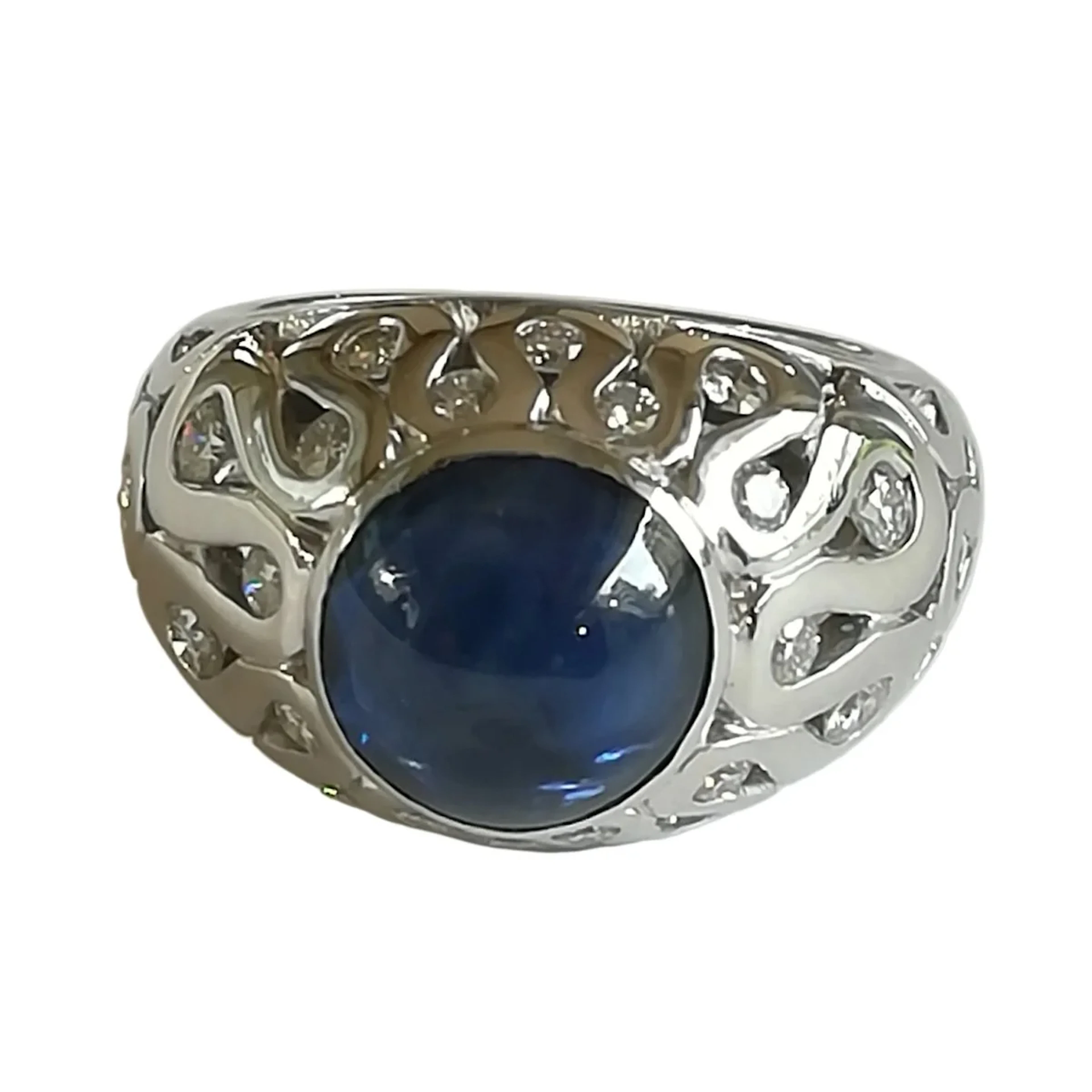 "Dôme" Ring in White Gold, Sapphire, and Diamonds