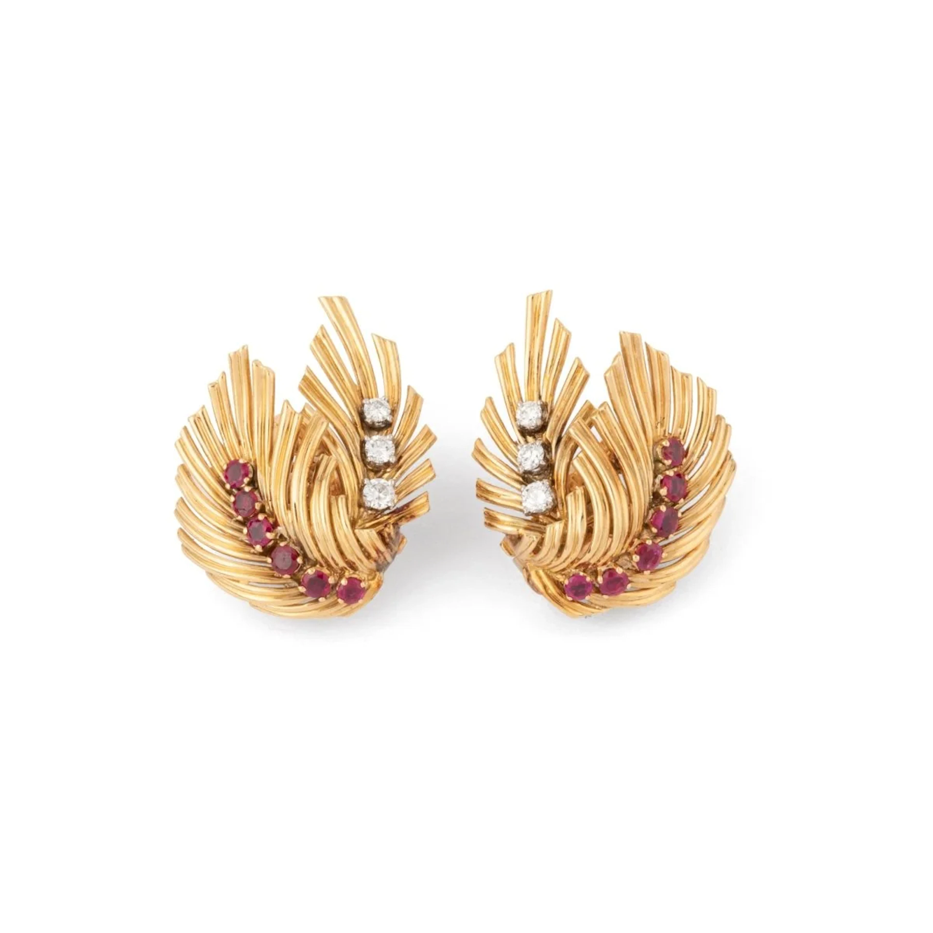 VAN CLEEF & ARPELS set in yellow gold, rubies, and diamonds