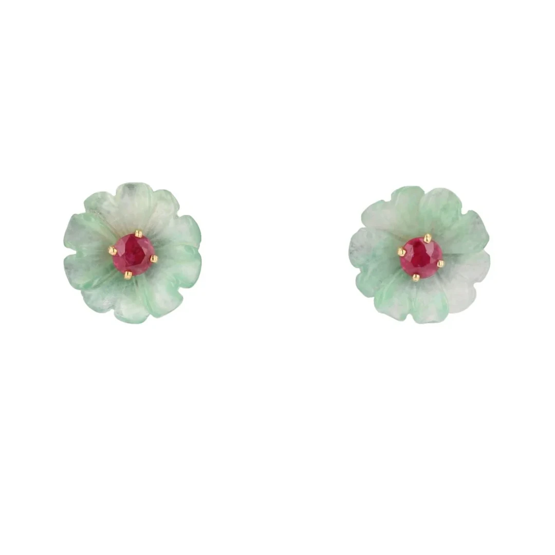 Stud earrings in yellow gold, rubies and jade
