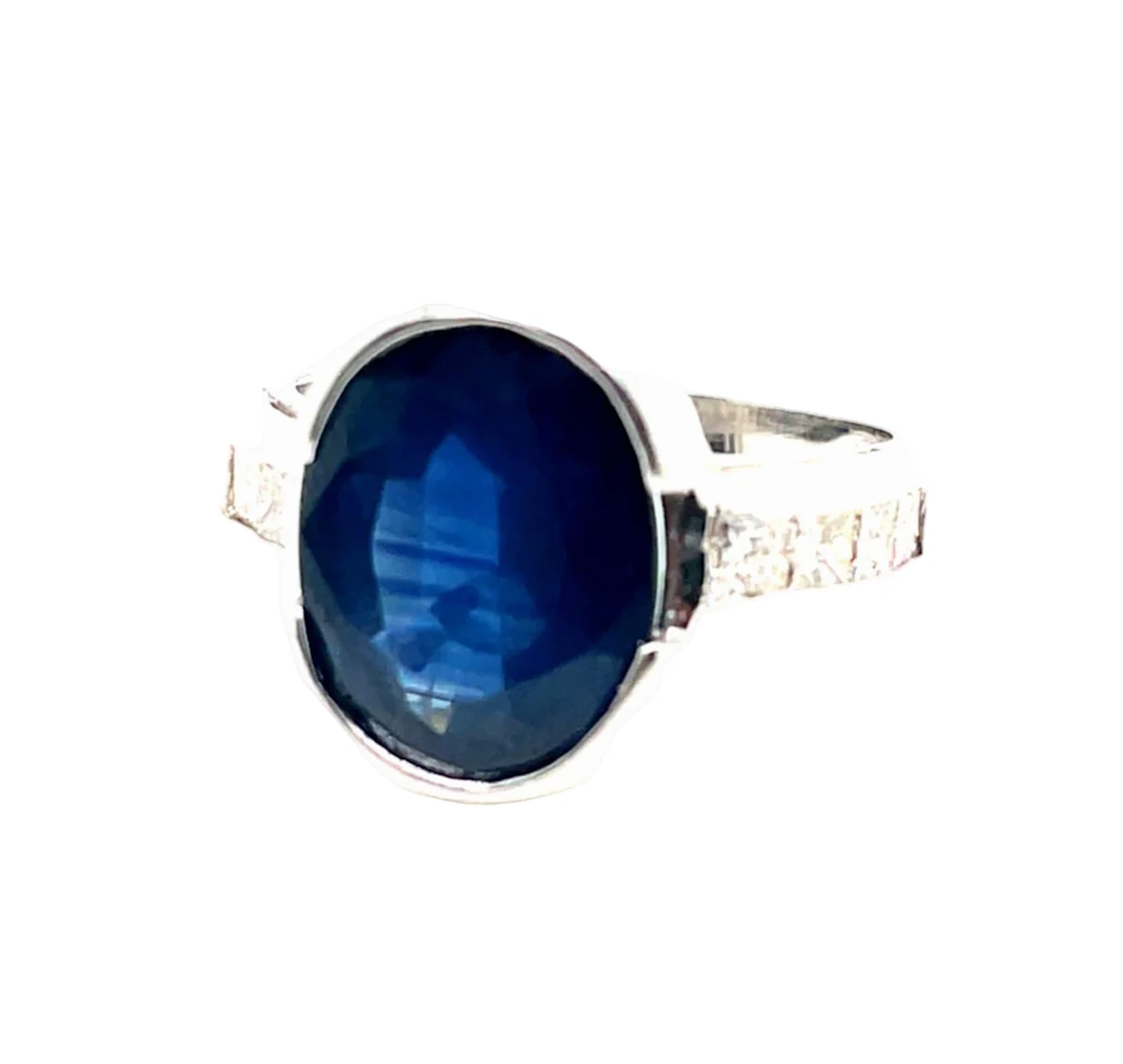 White Gold Ring with Sapphire and Princess-Cut Diamonds
