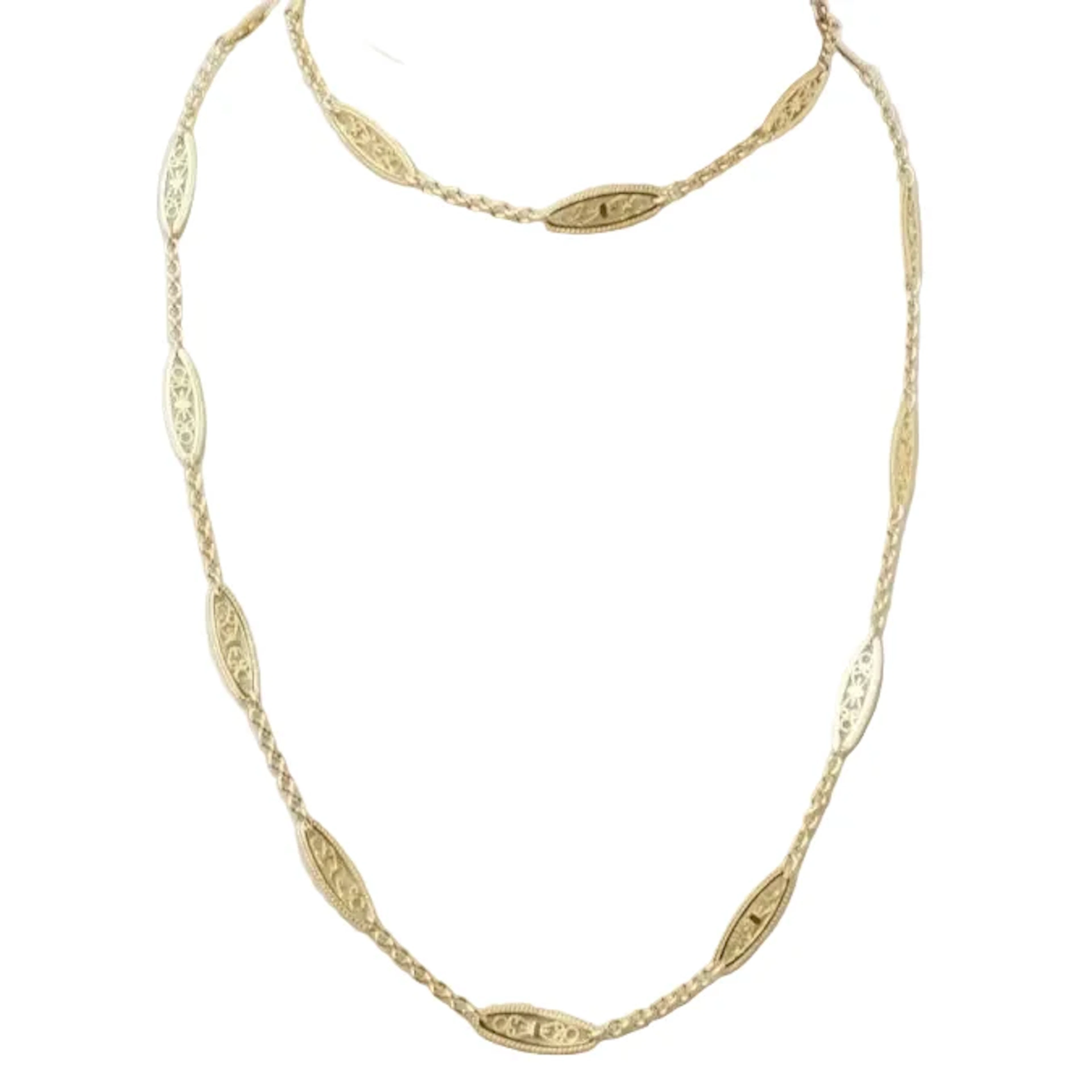 Filigree necklace in yellow gold