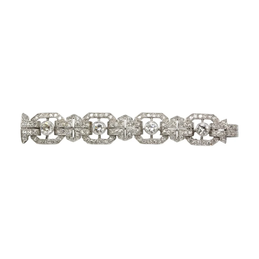 Brooch made of white gold, Platinum, and Diamonds