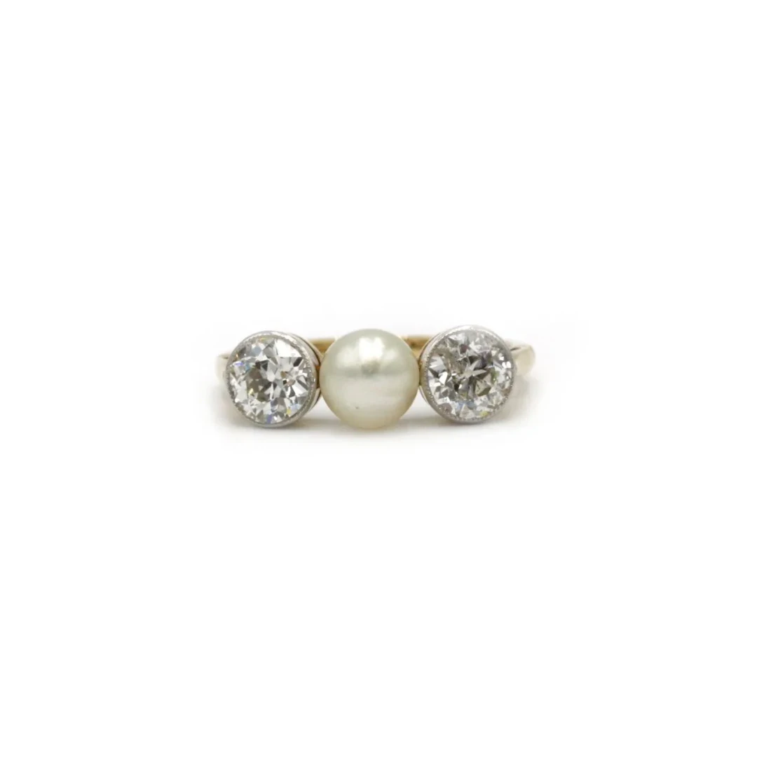 Ring Trilogy in yellow gold, pearl and diamonds