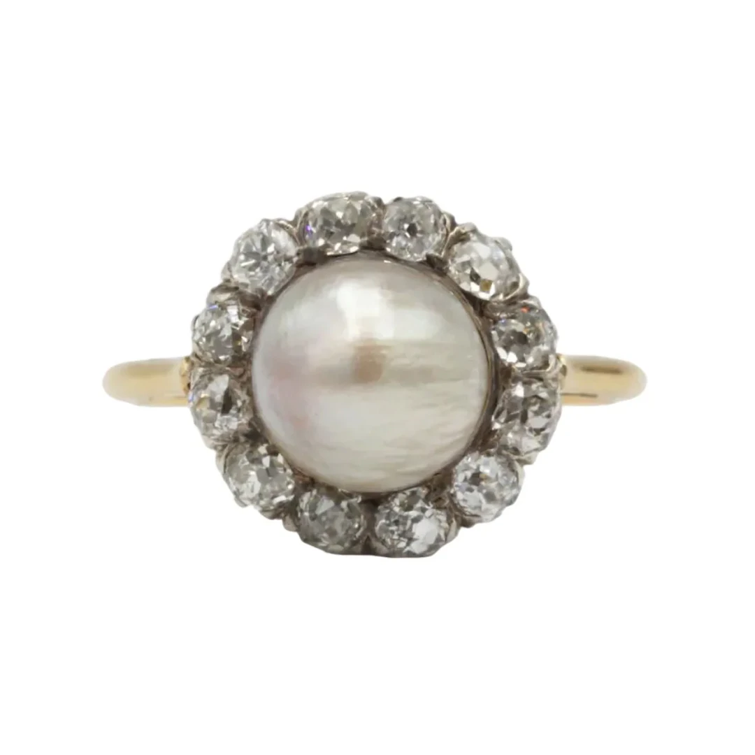 Entourage Ring in yellow gold, pearl, and diamonds