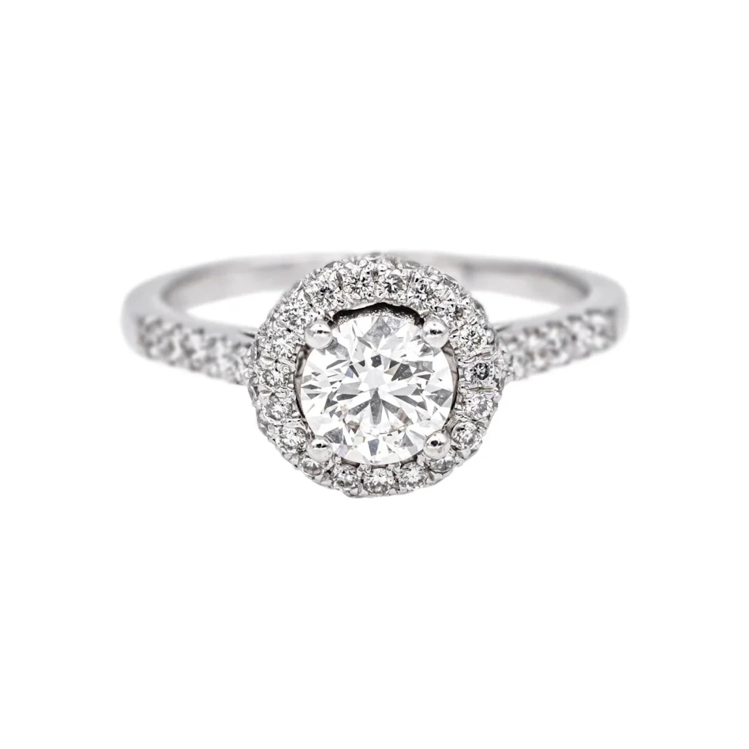 Solitaire ring in white gold and diamonds