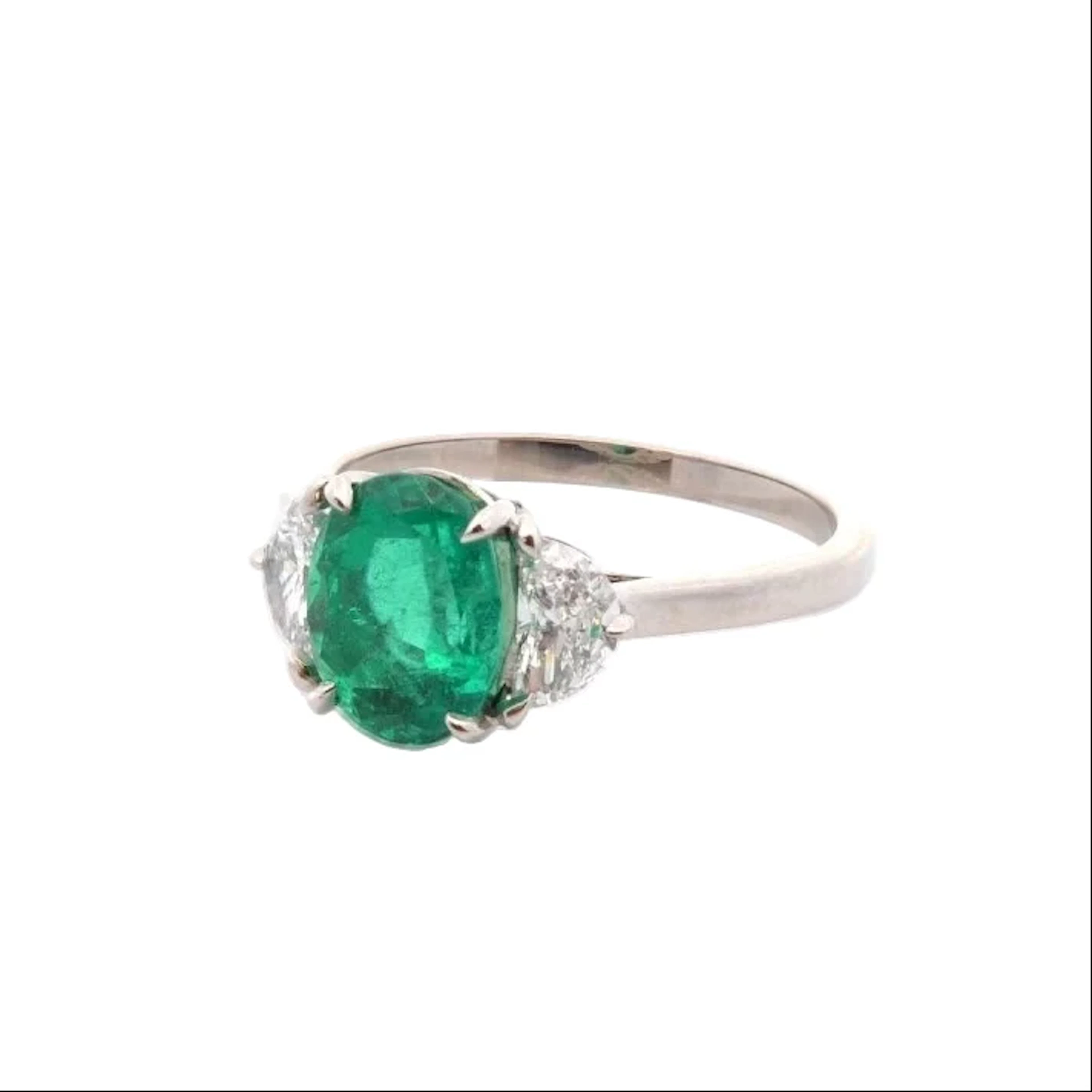 Ring emerald of 1.96cts and diamonds
