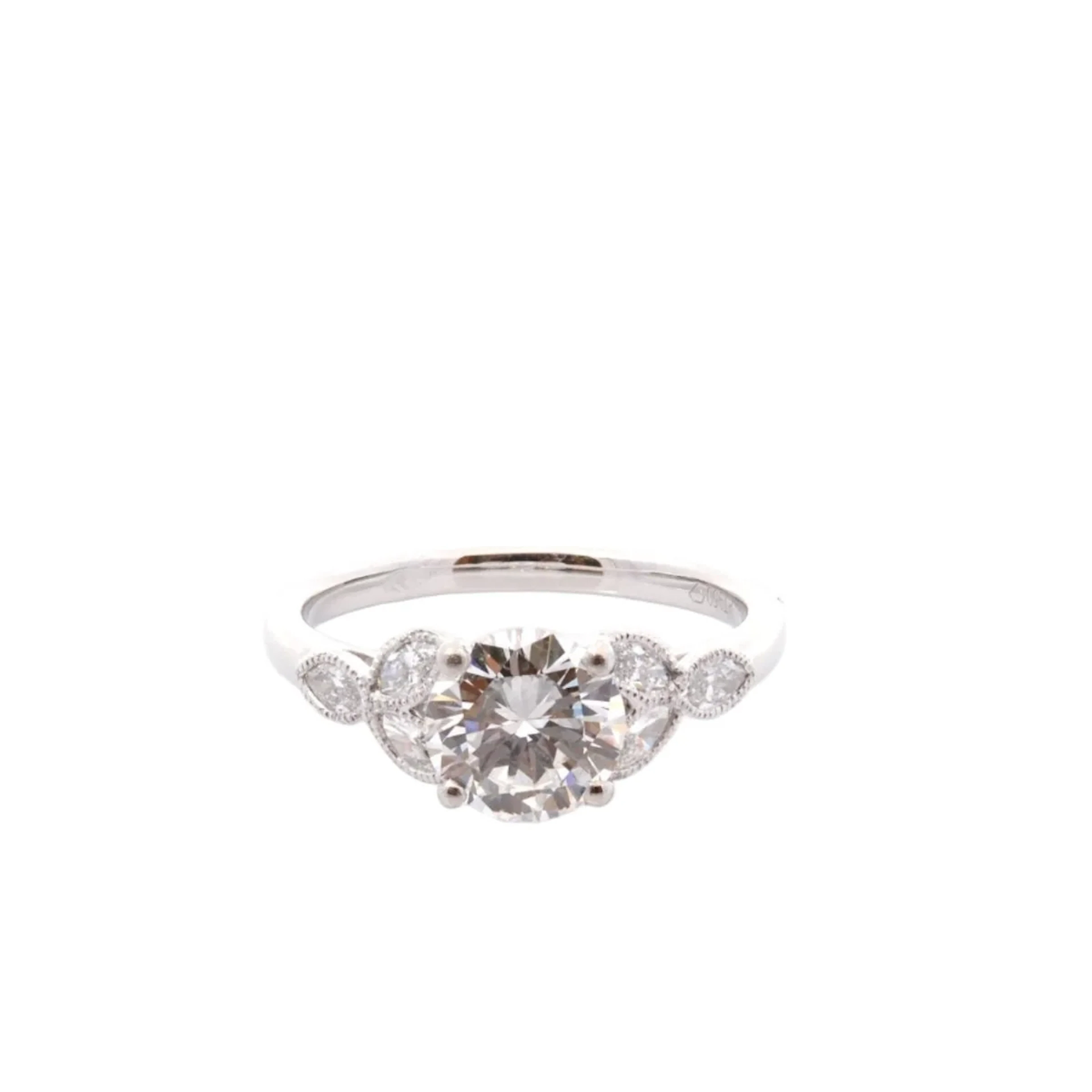 Solitaire ring in platinum and diamonds