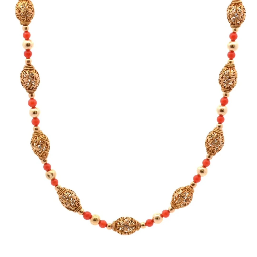 Yellow gold necklace with coral pearls