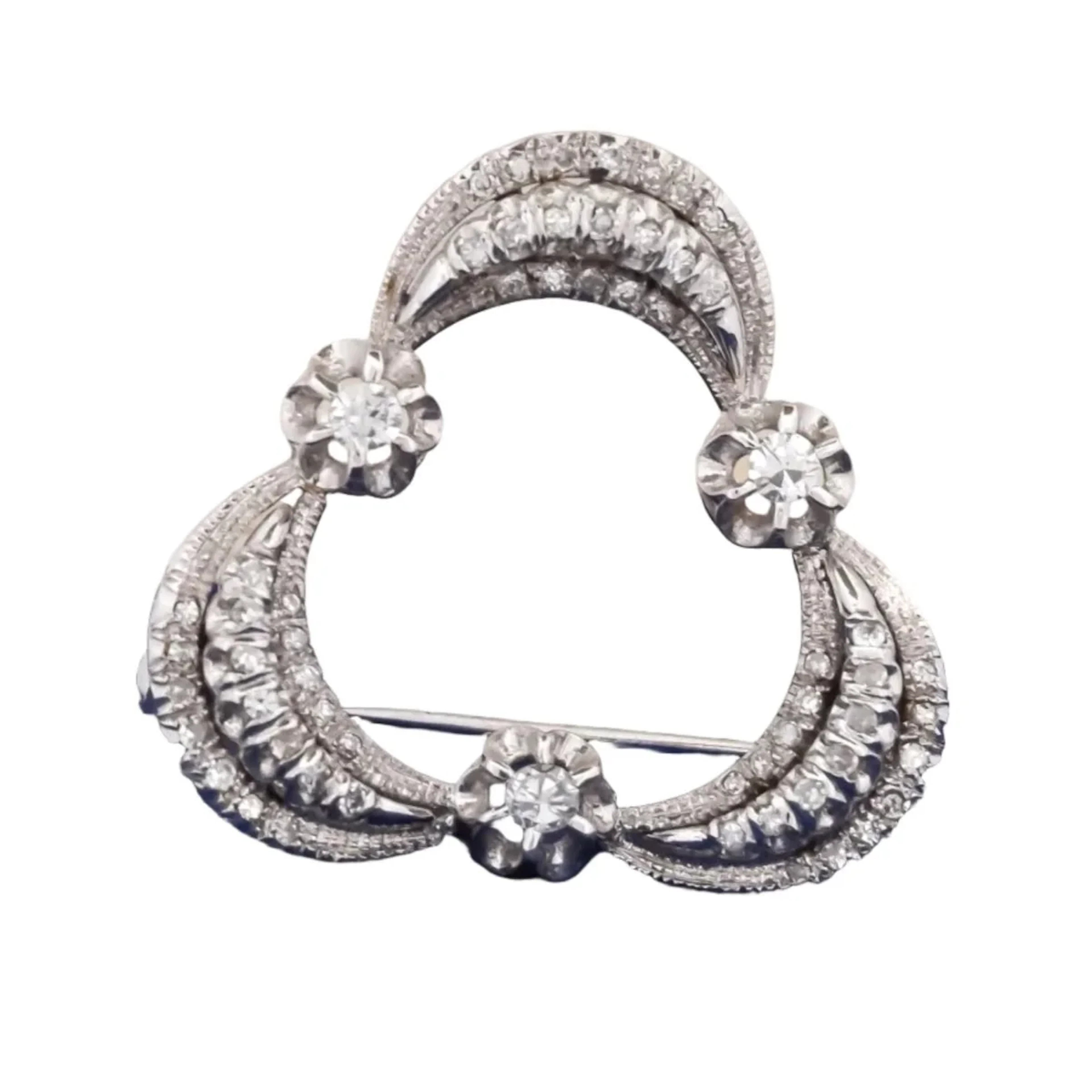 Brooch Pin in white gold and diamonds