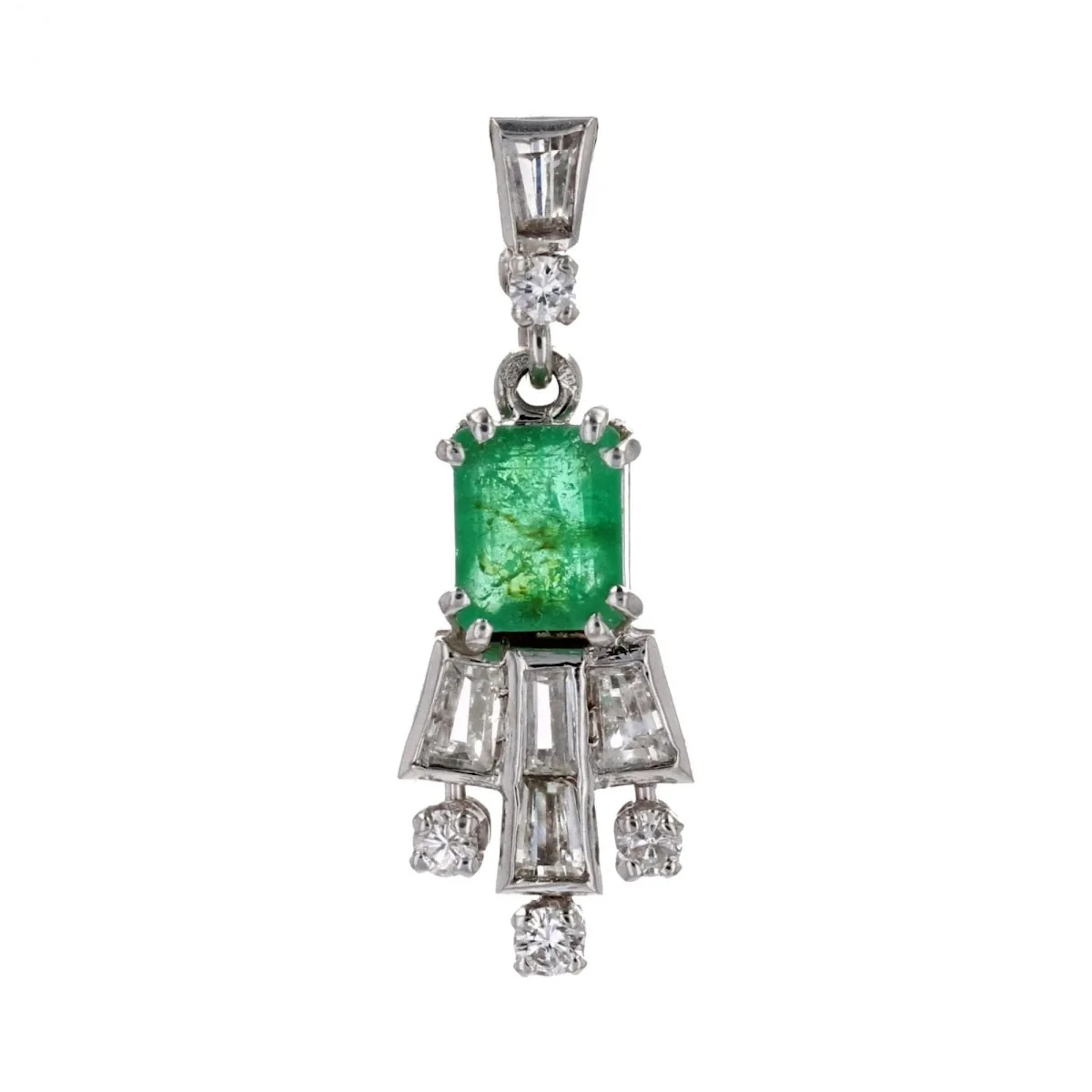 White gold pendant with emerald and diamonds